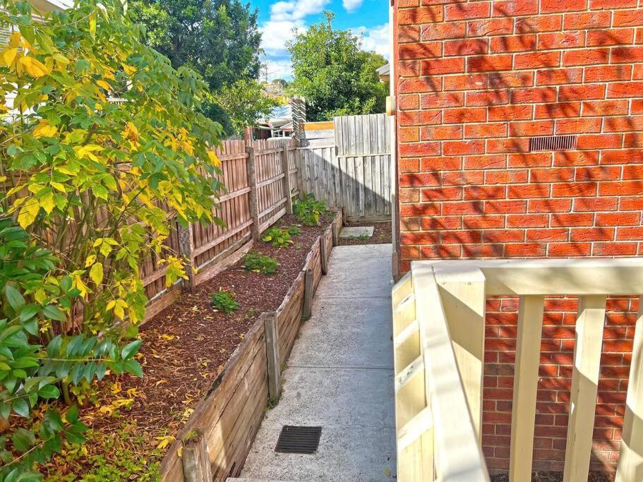 Charming Convenient 2BR Compact House Ringwood