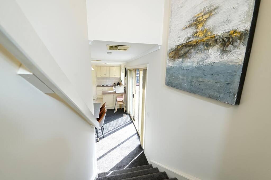 Charming Convenient 2BR Compact House Ringwood