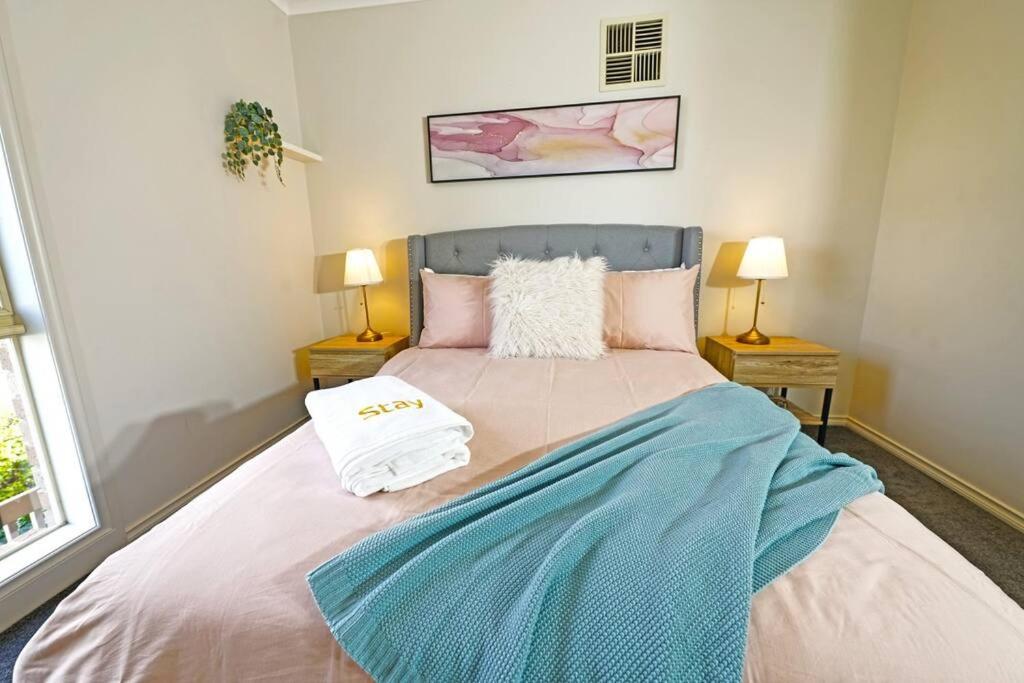 Charming Convenient 2BR Compact House Ringwood