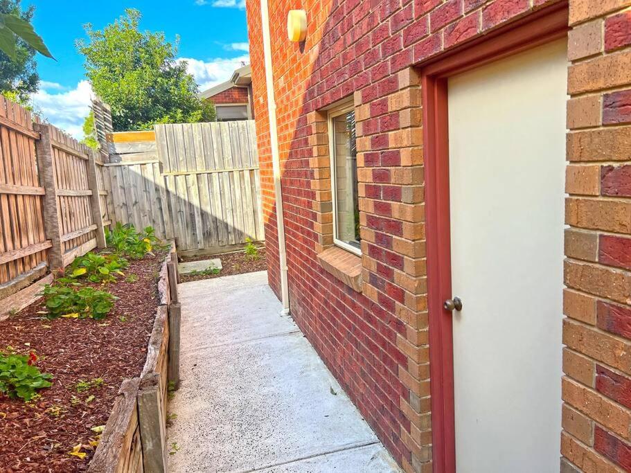 Charming Convenient 2BR Compact House Ringwood