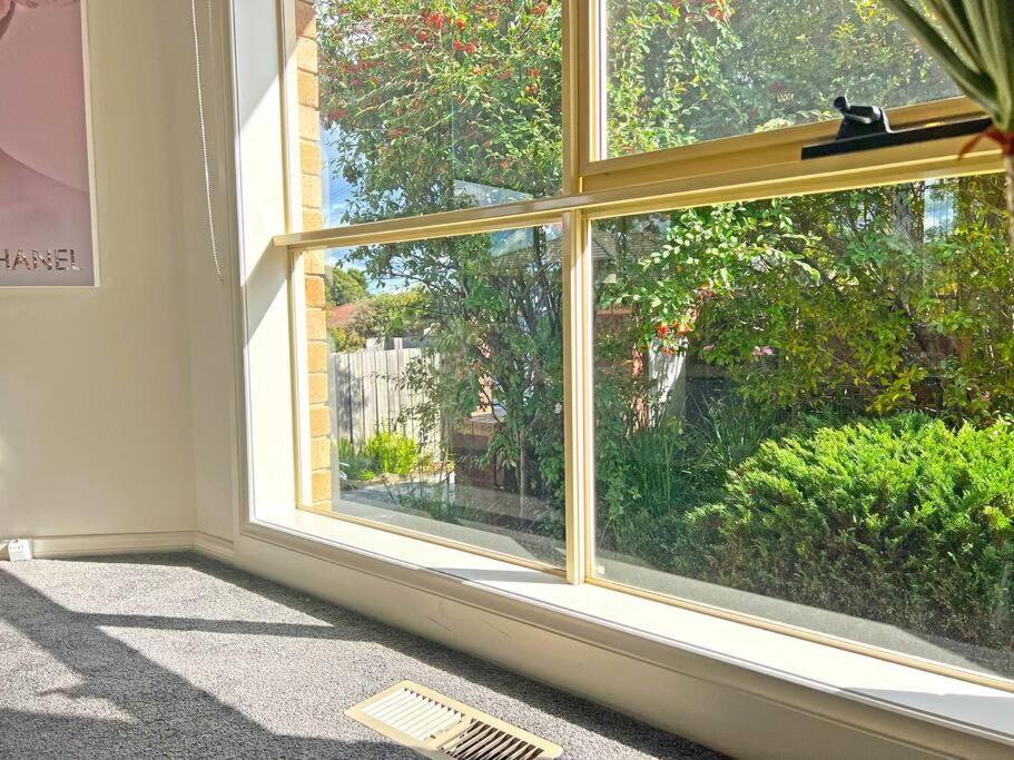Charming Convenient 2BR Compact House Ringwood