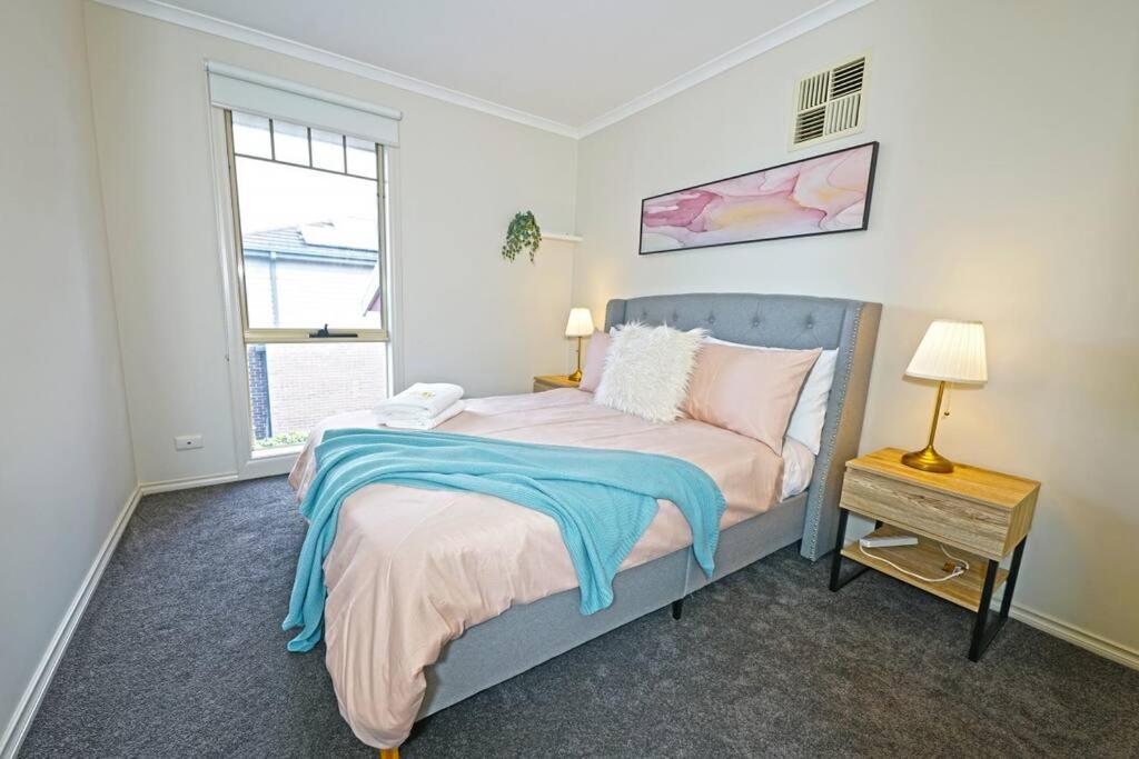 Charming Convenient 2BR Compact House Ringwood