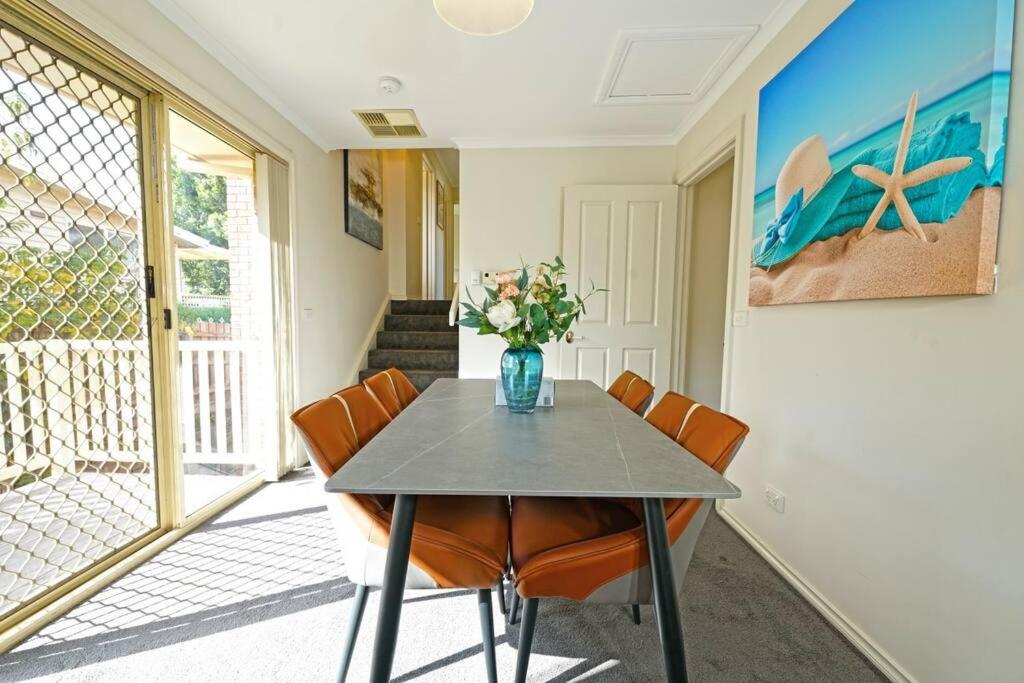 Charming Convenient 2BR Compact House Ringwood