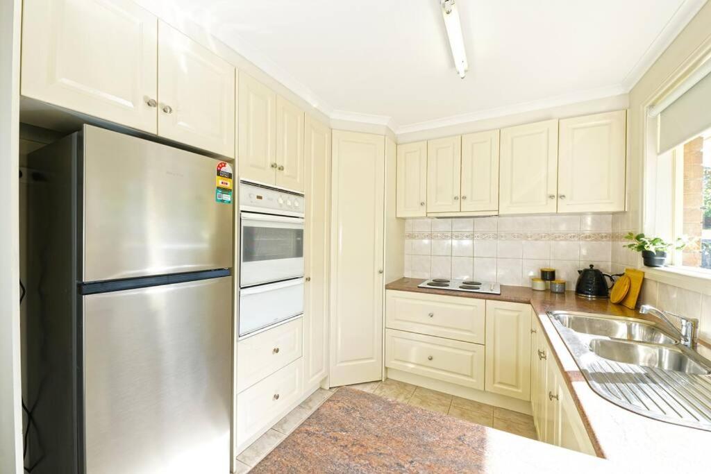 Charming Convenient 2BR Compact House Ringwood