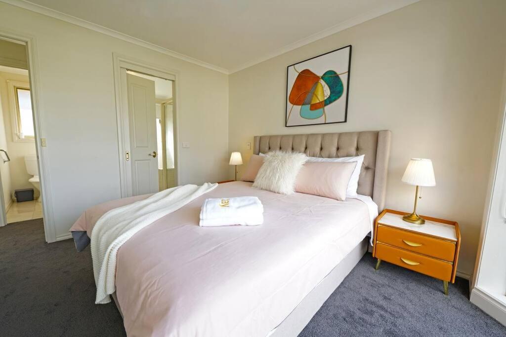 Charming Convenient 2BR Compact House Ringwood