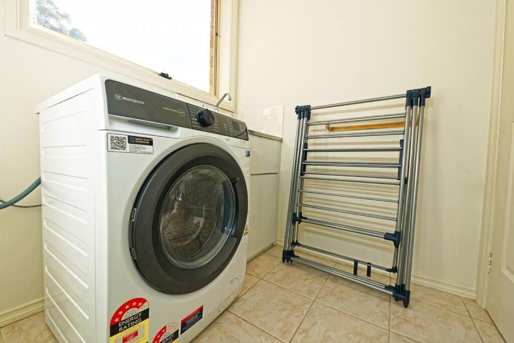 Charming Convenient 2BR Compact House Ringwood