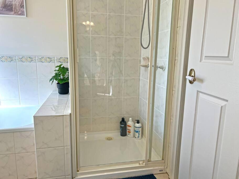 Charming Convenient 2BR Compact House Ringwood