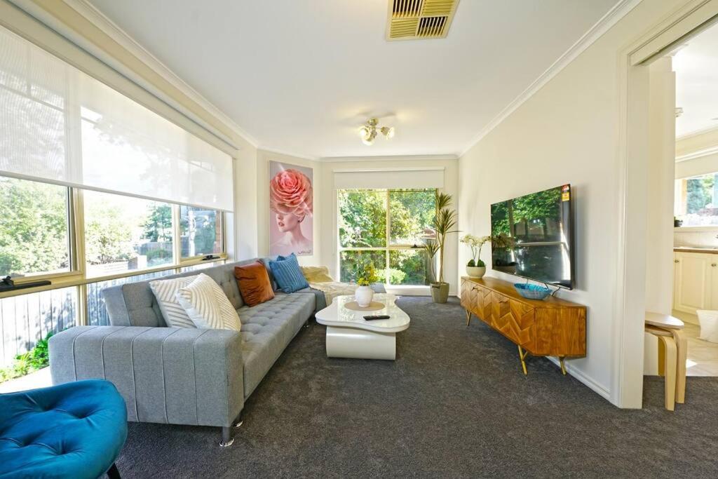 Charming Convenient 2BR Compact House Ringwood