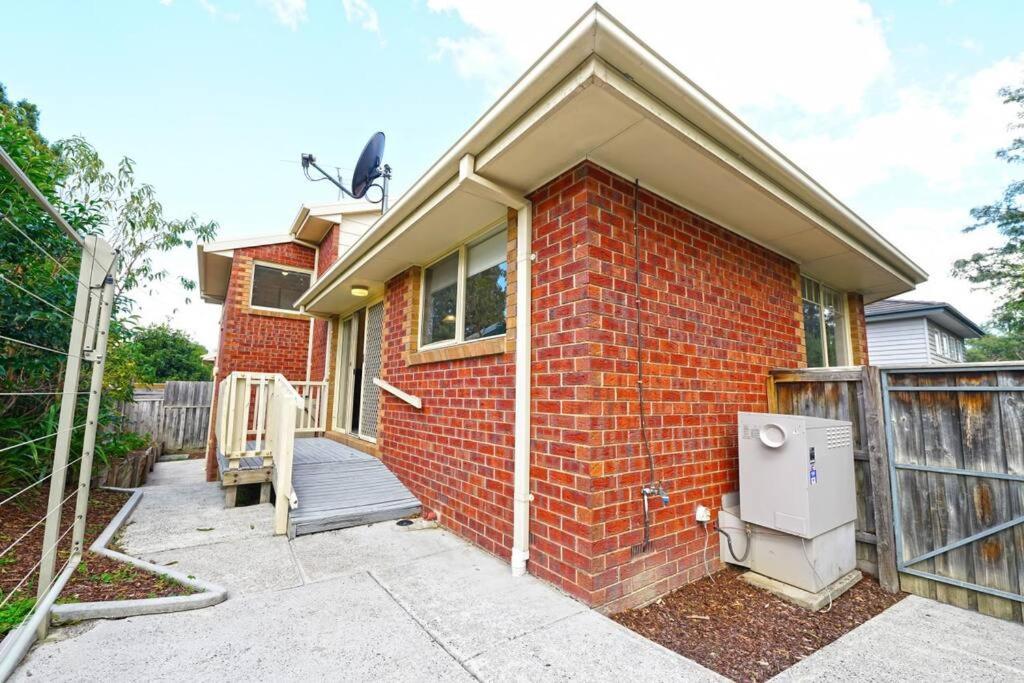 Charming Convenient 2BR Compact House Ringwood