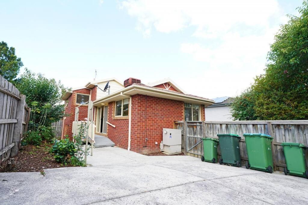 Charming Convenient 2BR Compact House Ringwood