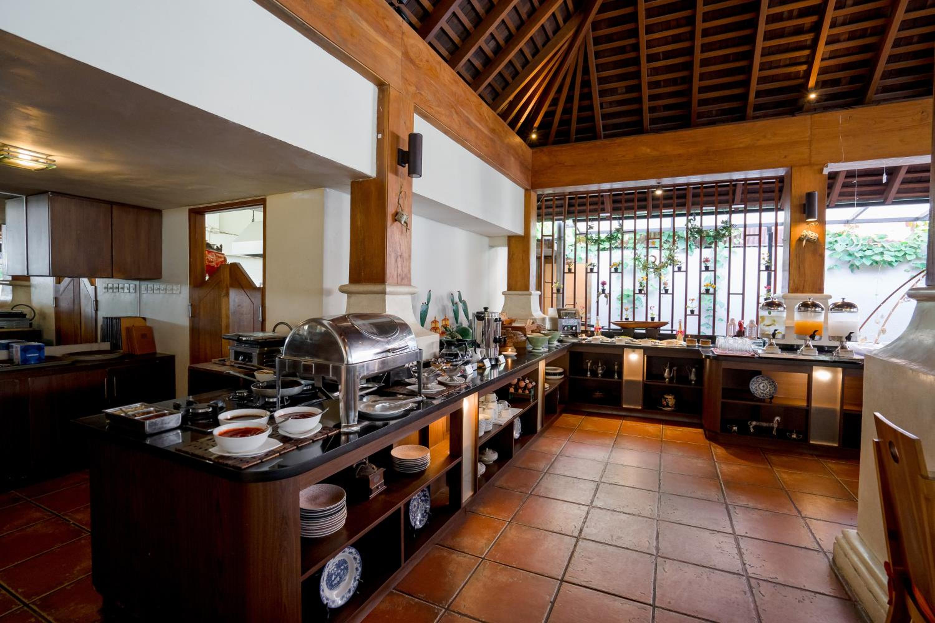Villa Kayu Raja
