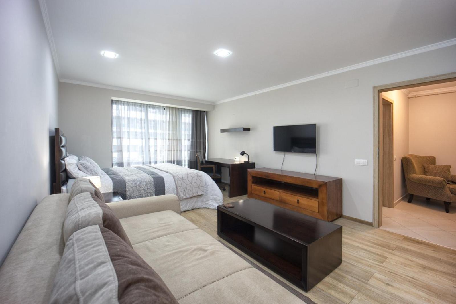 Coresi rezidence & suites view 3