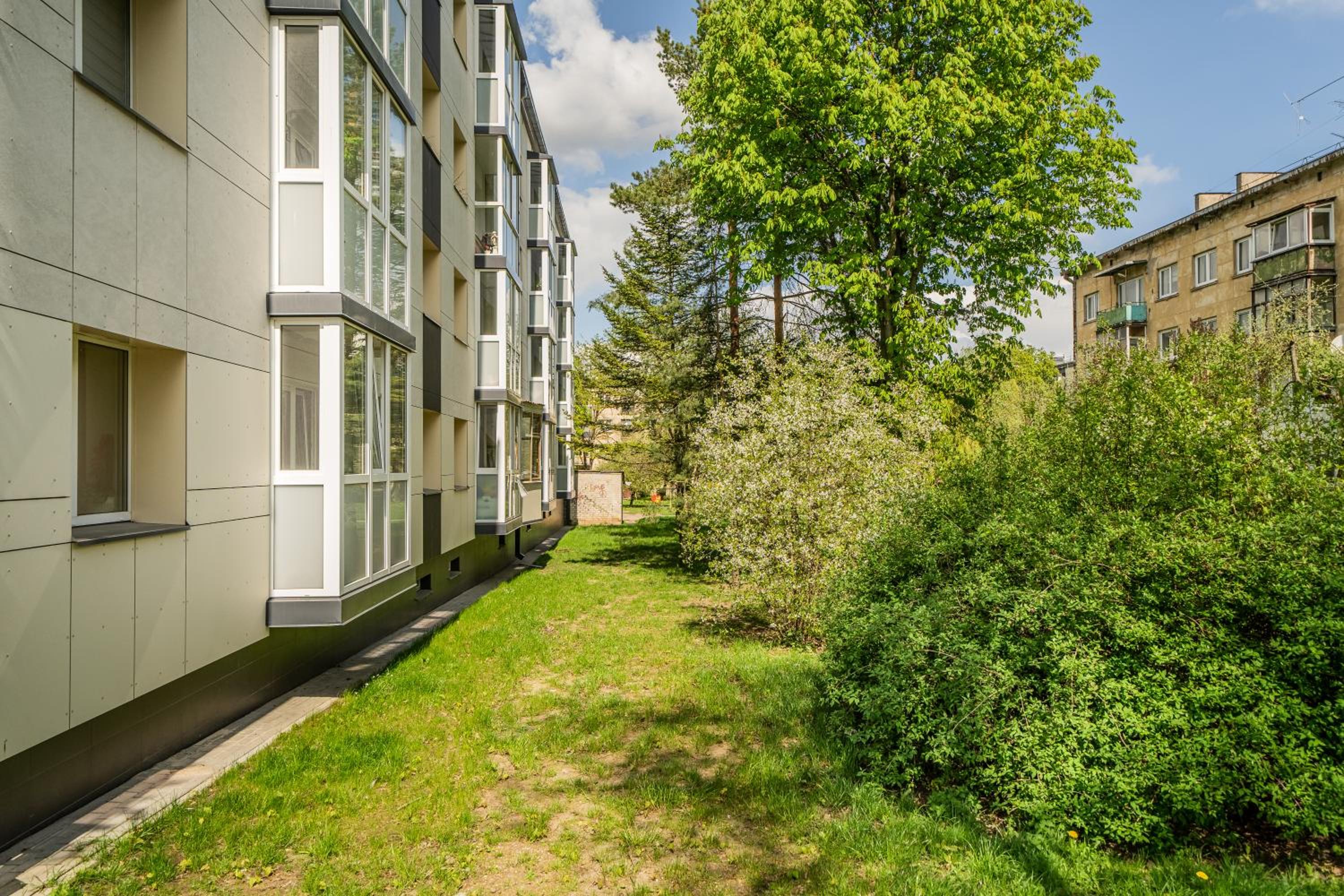 Bright Apartment near the Mall view 2