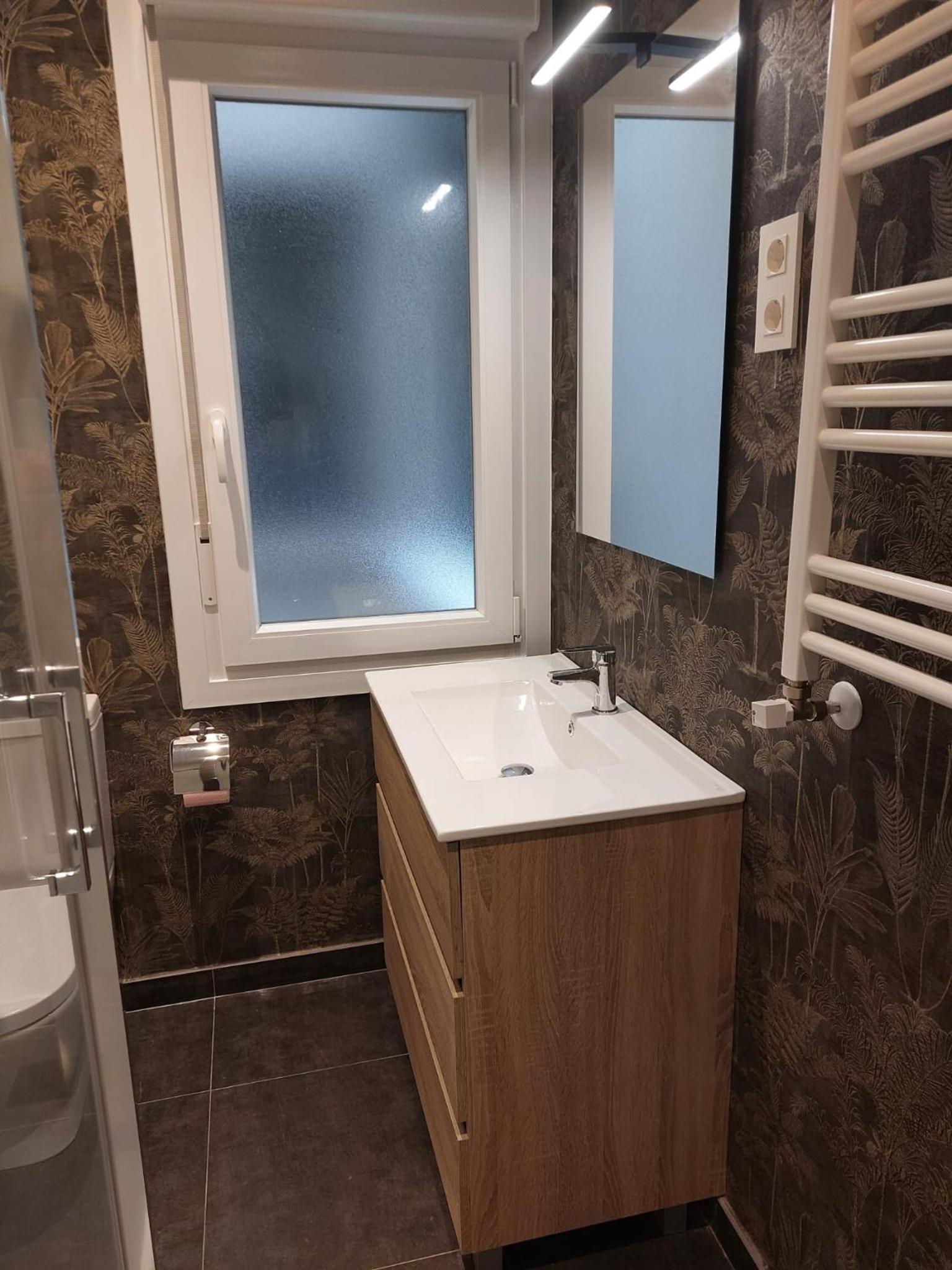 Habitación en apartamento con zonas comunes compartida H2
