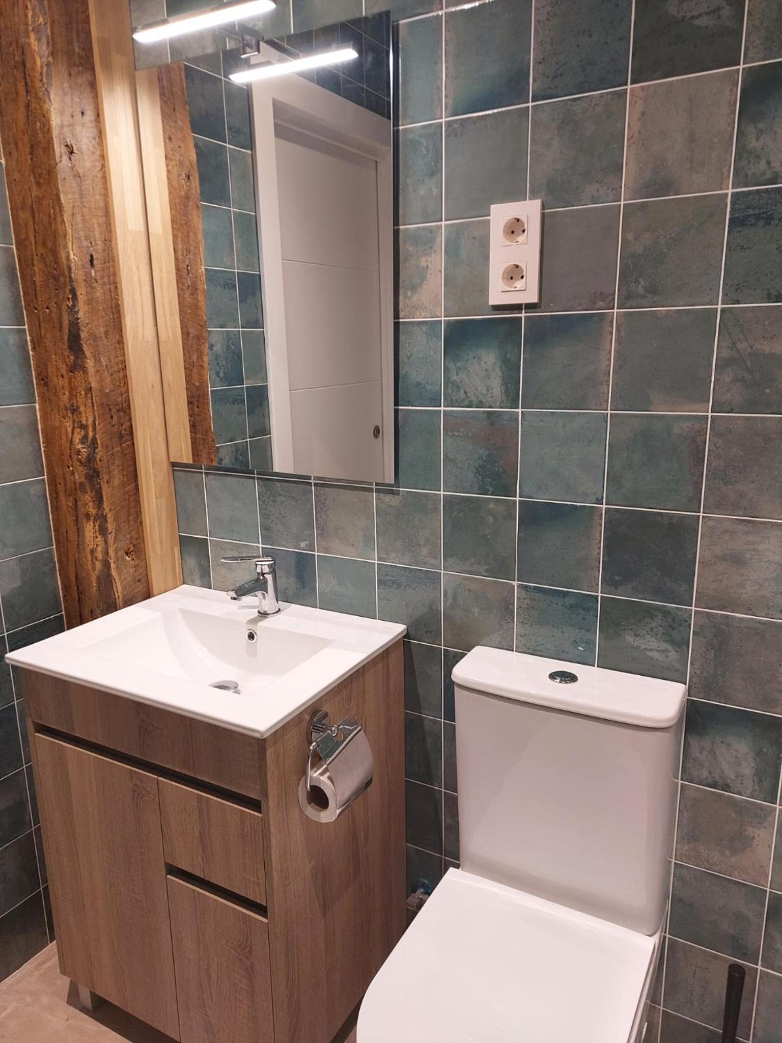 Habitación en apartamento con zonas comunes compartida H2