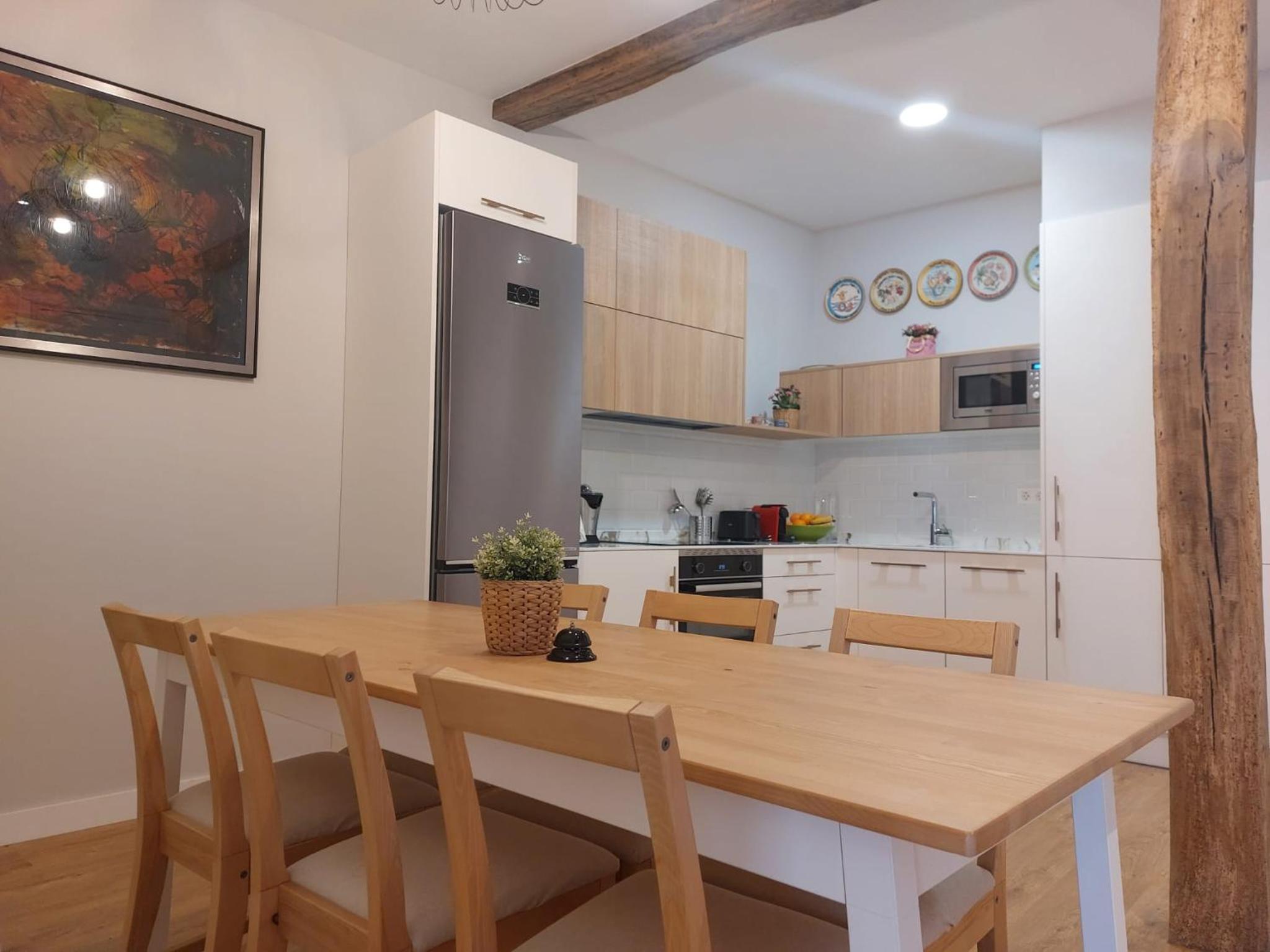 Habitación en apartamento con zonas comunes compartida H2