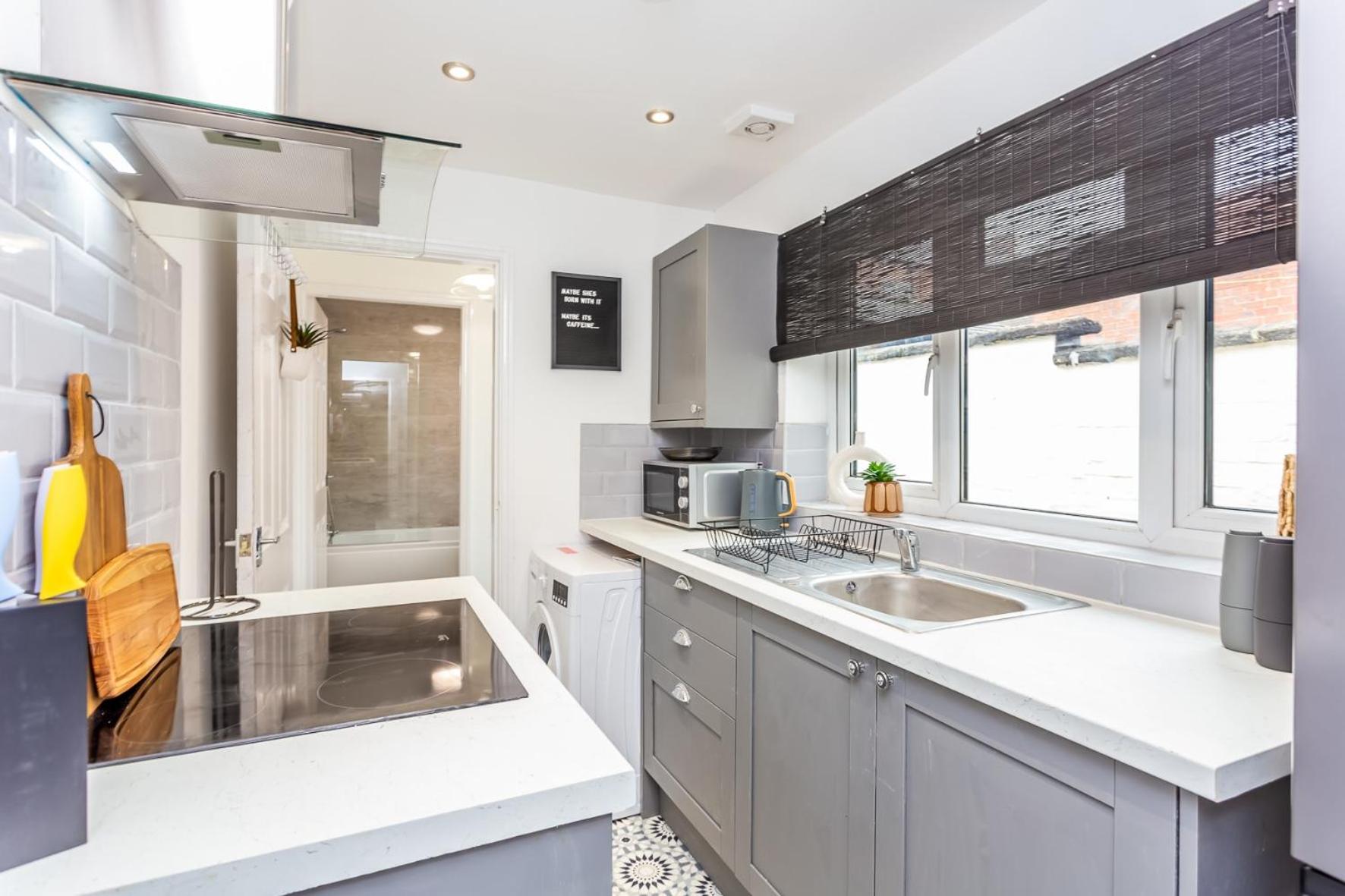 Boho Chic - Stylish Home in City Centre, Sleeps 4 view 4