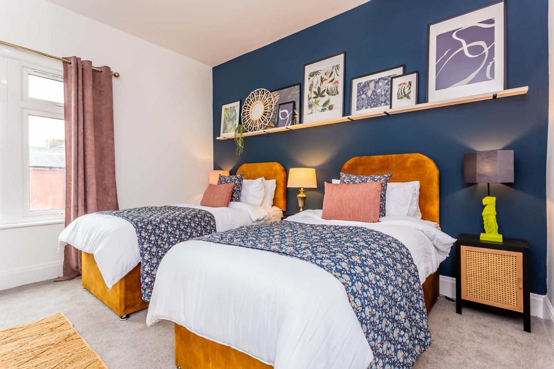 Boho Chic - Stylish Home in City Centre, Sleeps 4 view 5