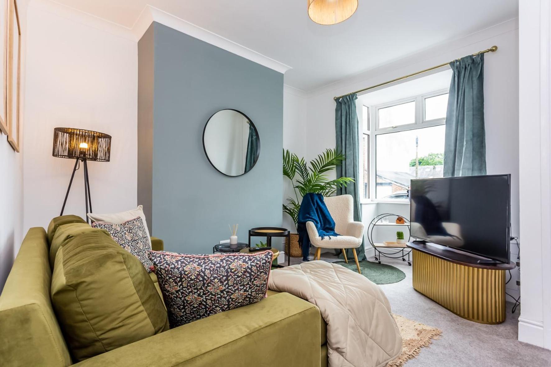 Boho Chic - Stylish Home in City Centre, Sleeps 4 view 2