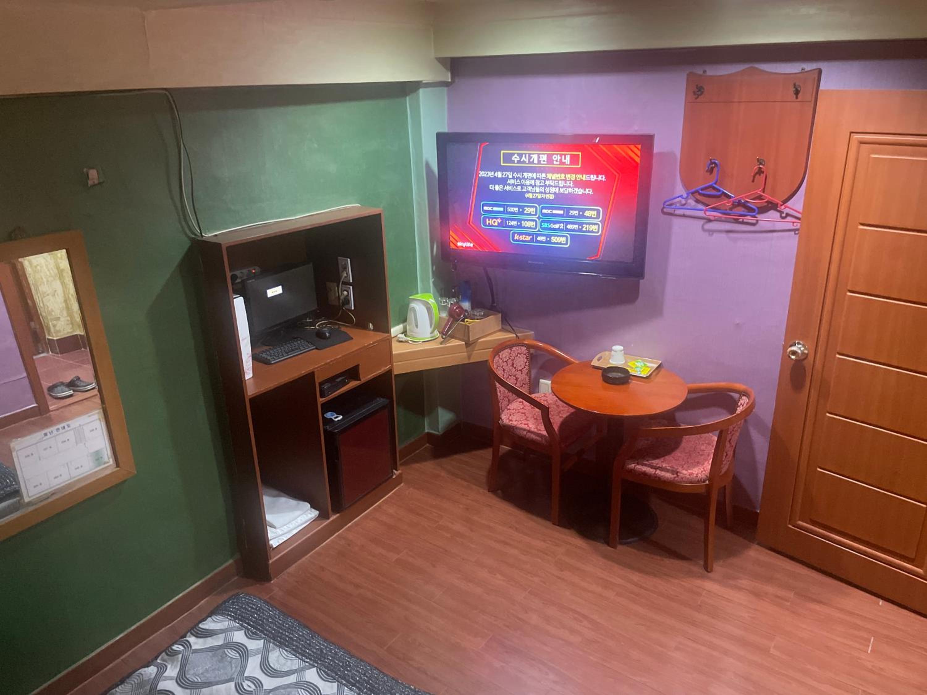 hotel room