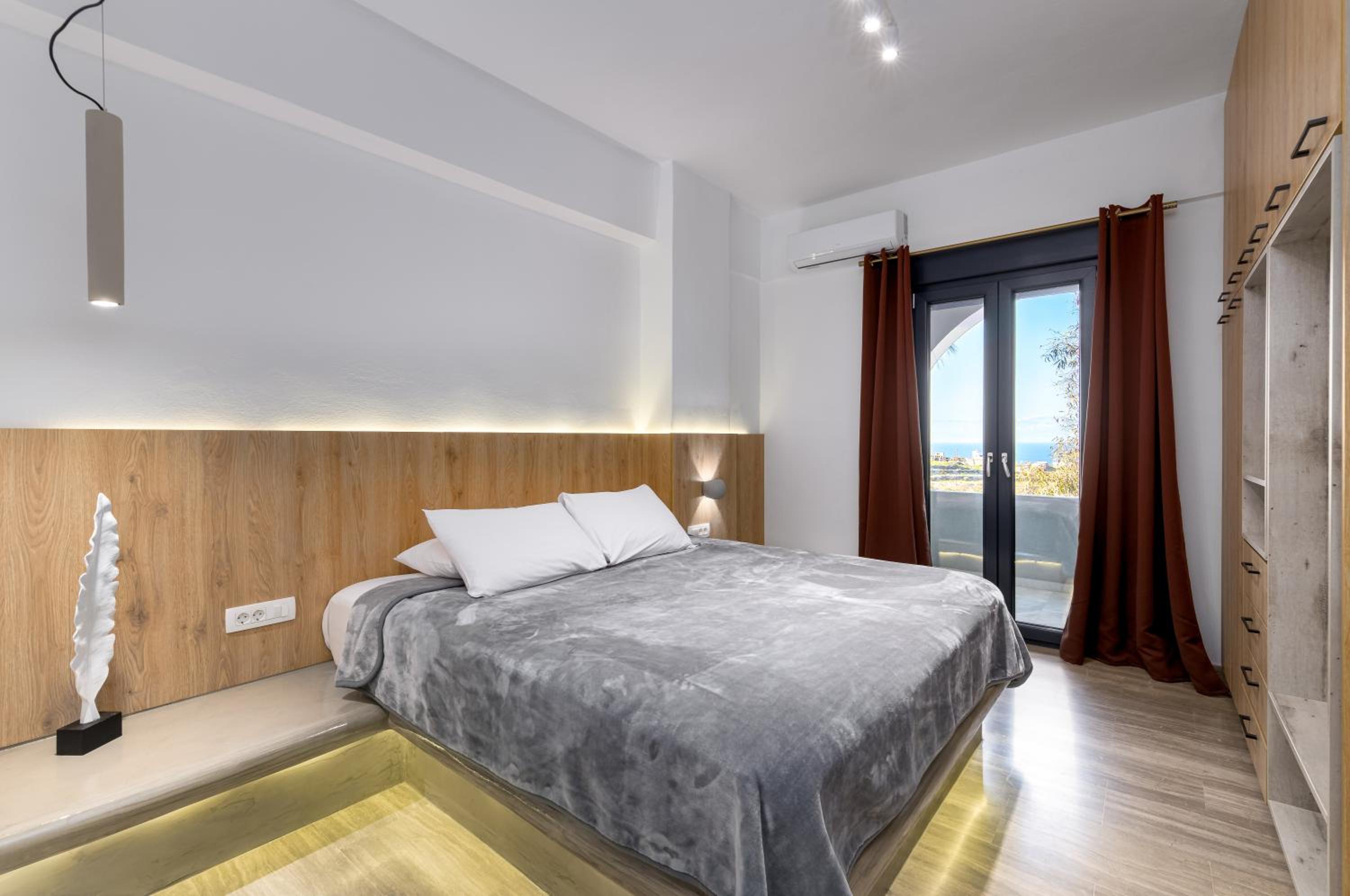 Christianna & George Luxury Hot Tub Apartment photo 2