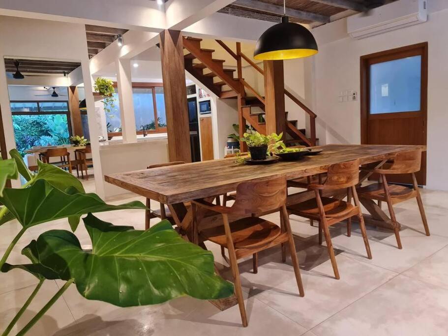 Savvy Villa, a Tranquil Oasis & Walk to the Beach photo 3