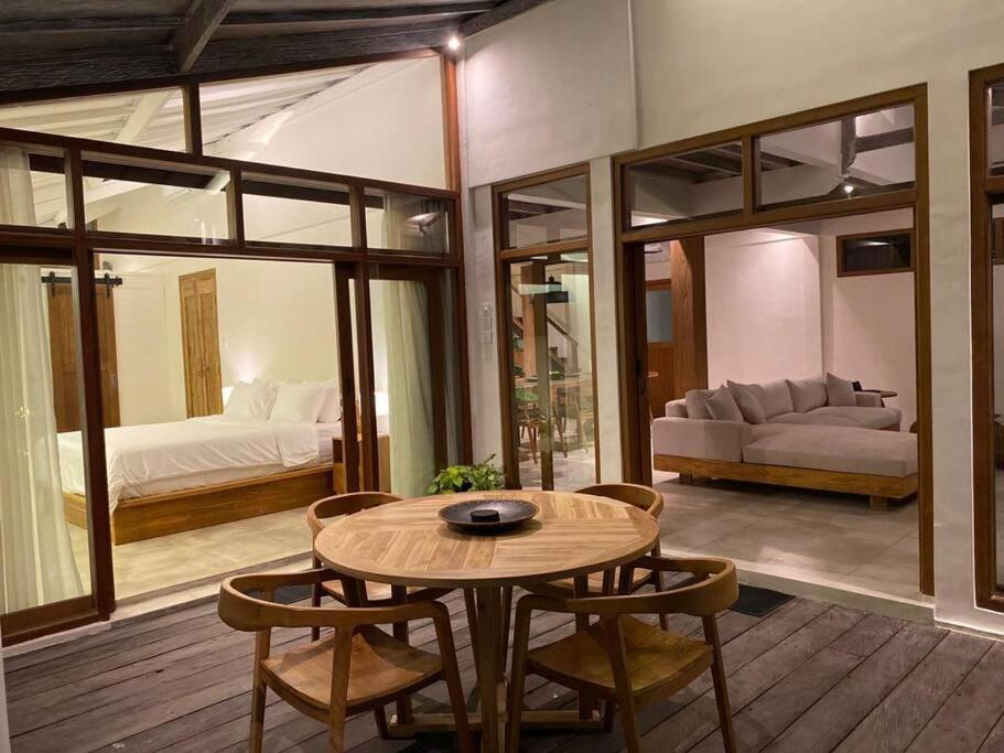 Savvy Villa, a Tranquil Oasis & Walk to the Beach