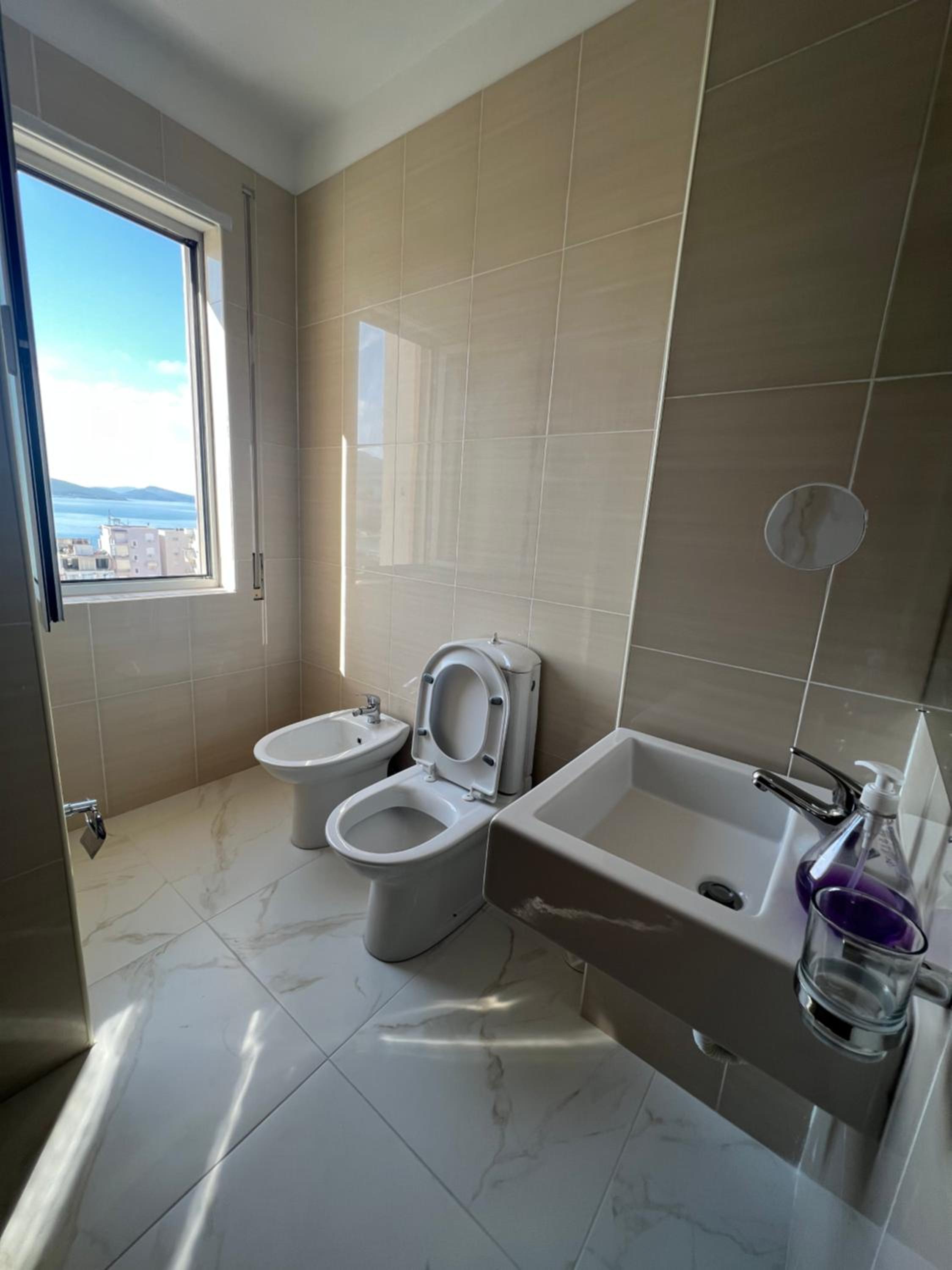 Center-sea view apartament,Sarande