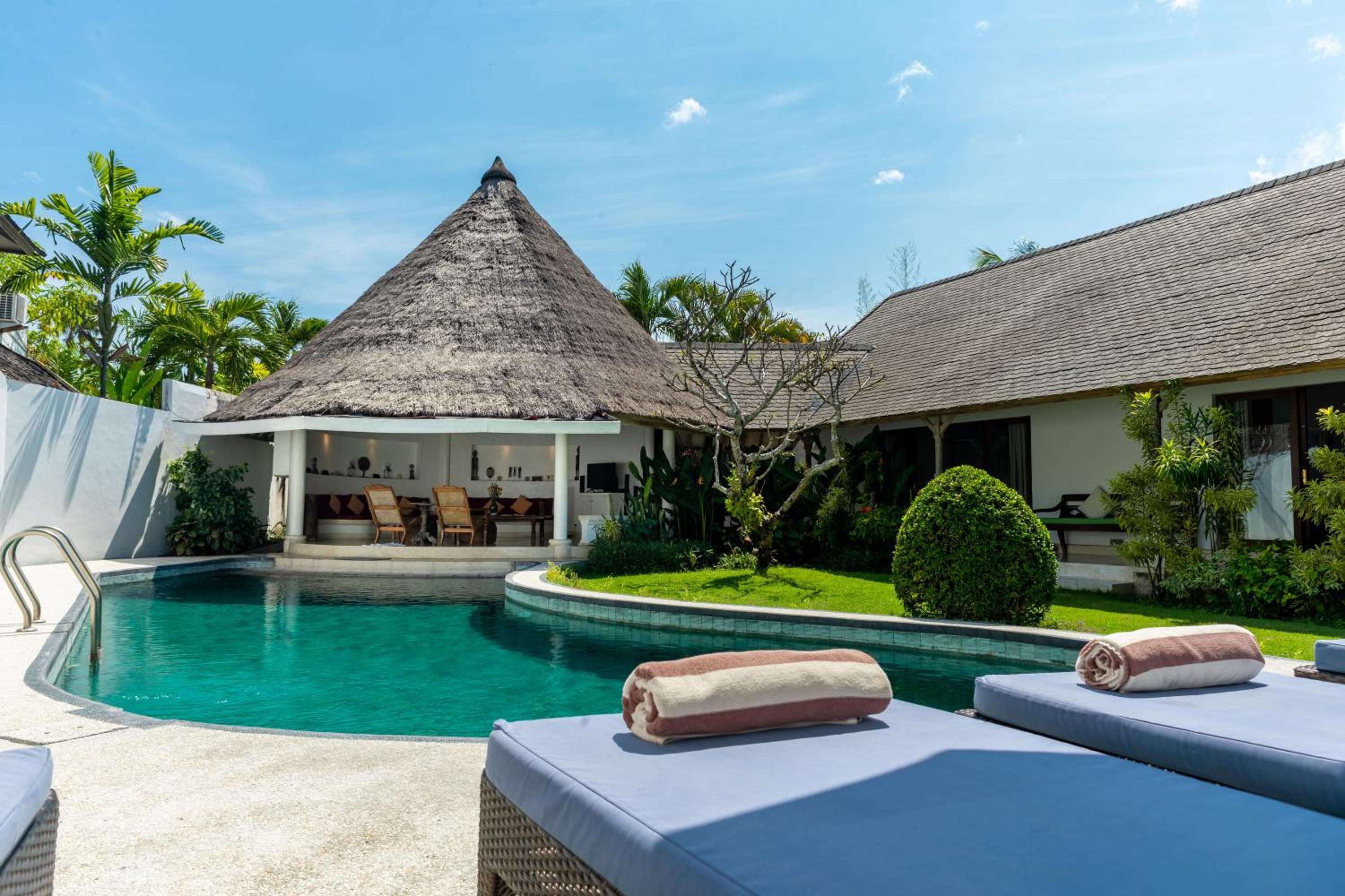 Villa Damai Kecil Seminyak by Adam Jyota Management — recepcion & lobby