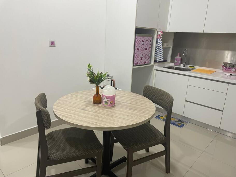 Balcony Studio with WiFi Smart Tv @ Twin Galaxy near KSL/CIQ
