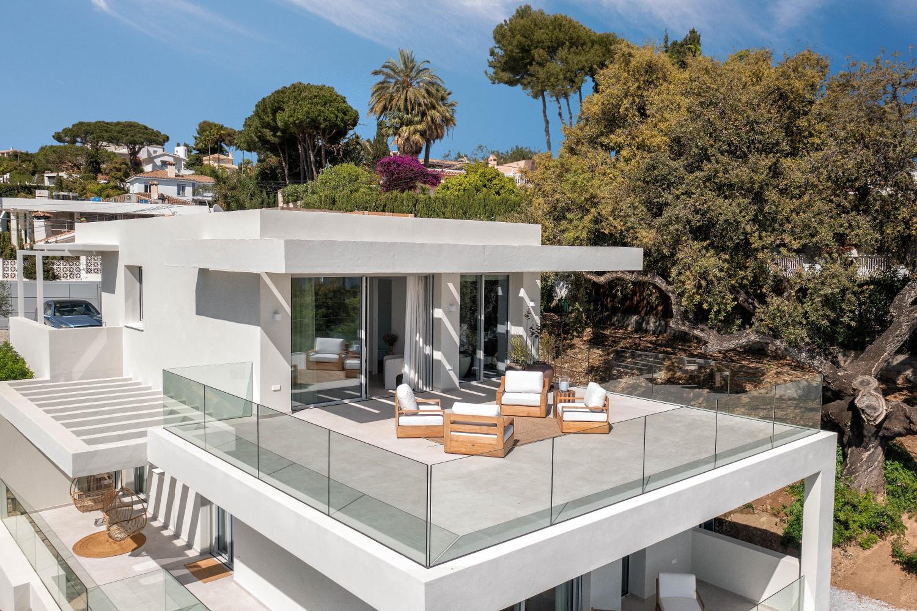 Luxury Villa Alma Pool, Garden & Parking