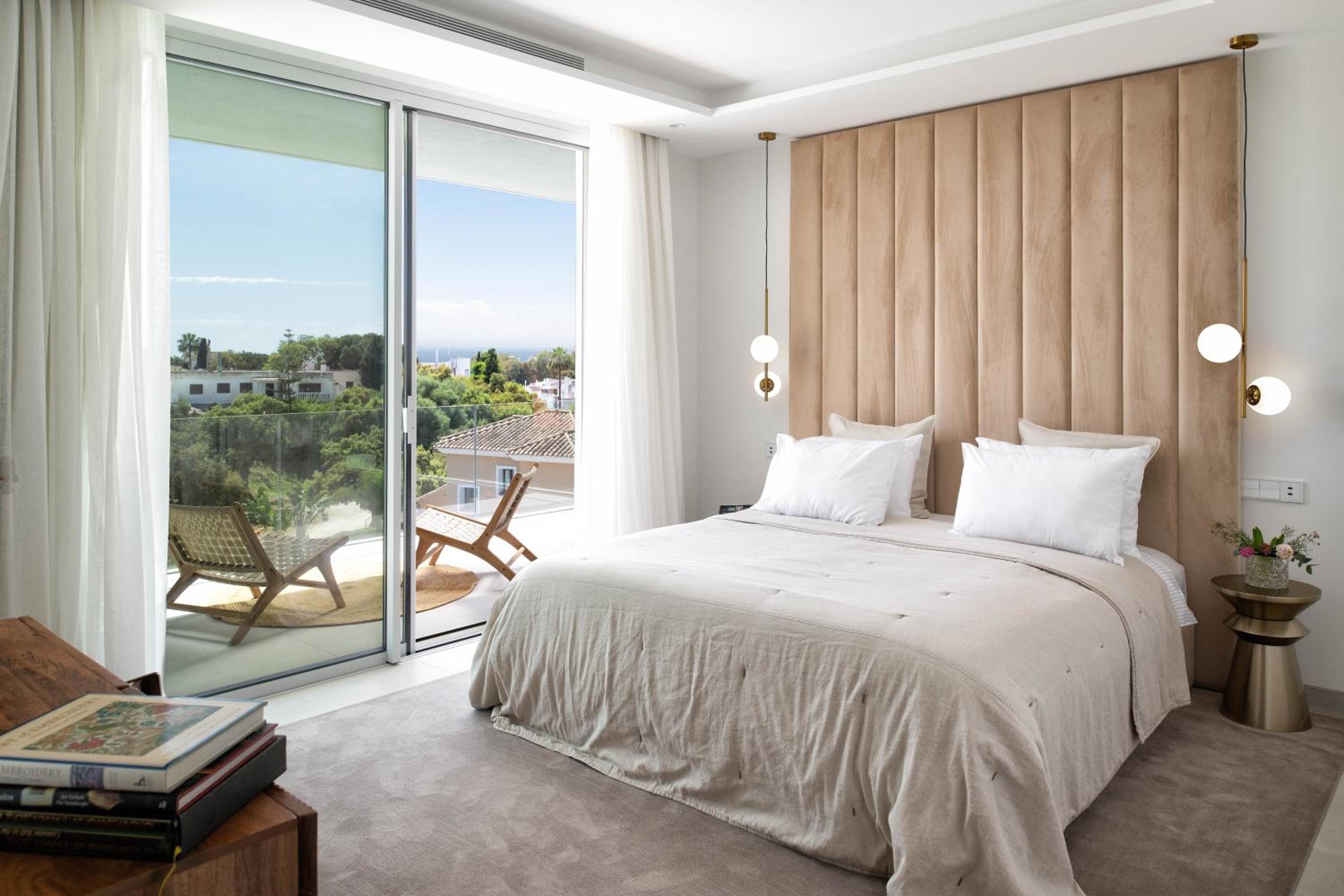 Luxury Villa Alma Pool, Garden & Parking