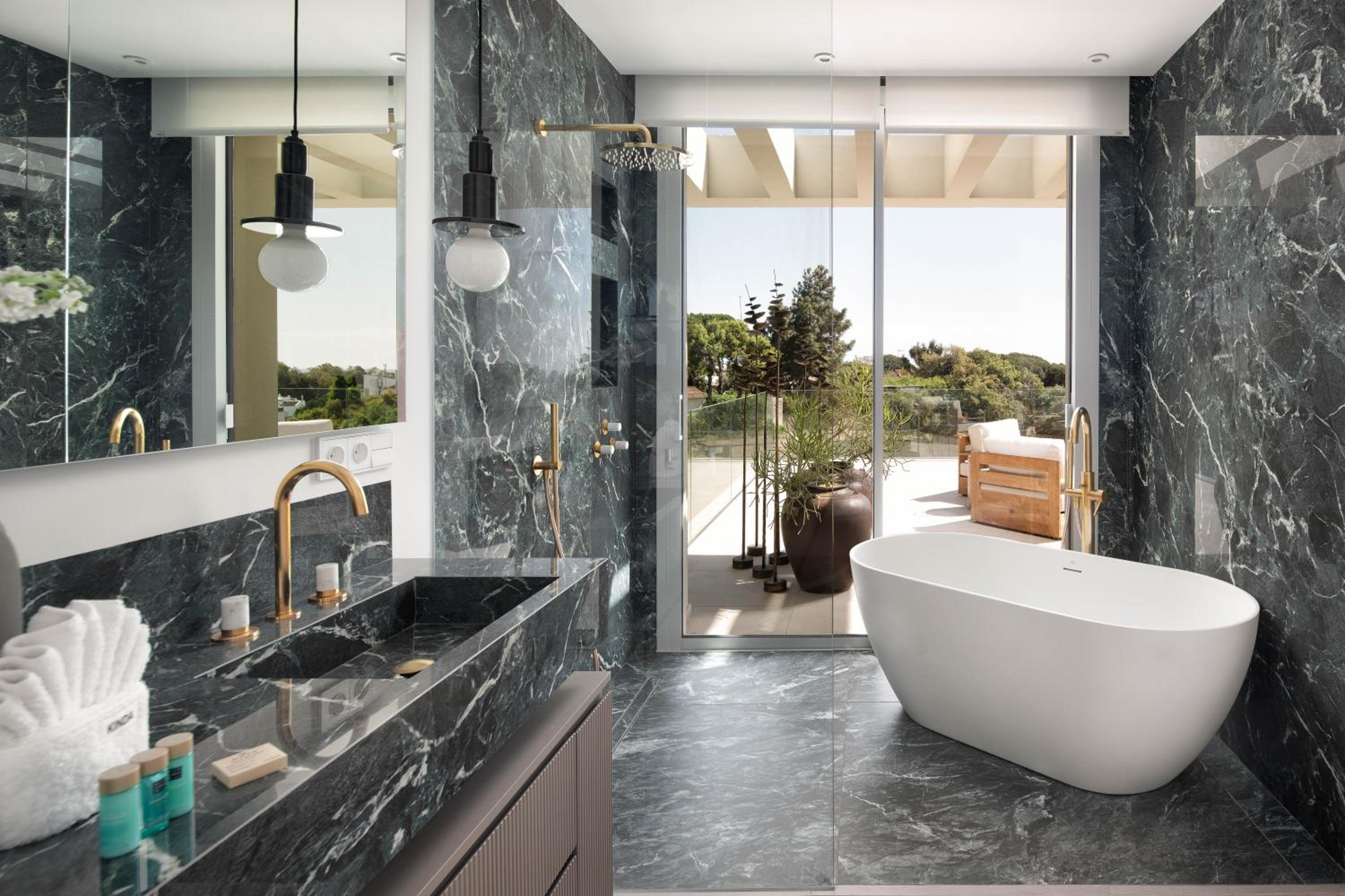 Luxury Villa Alma Pool, Garden & Parking