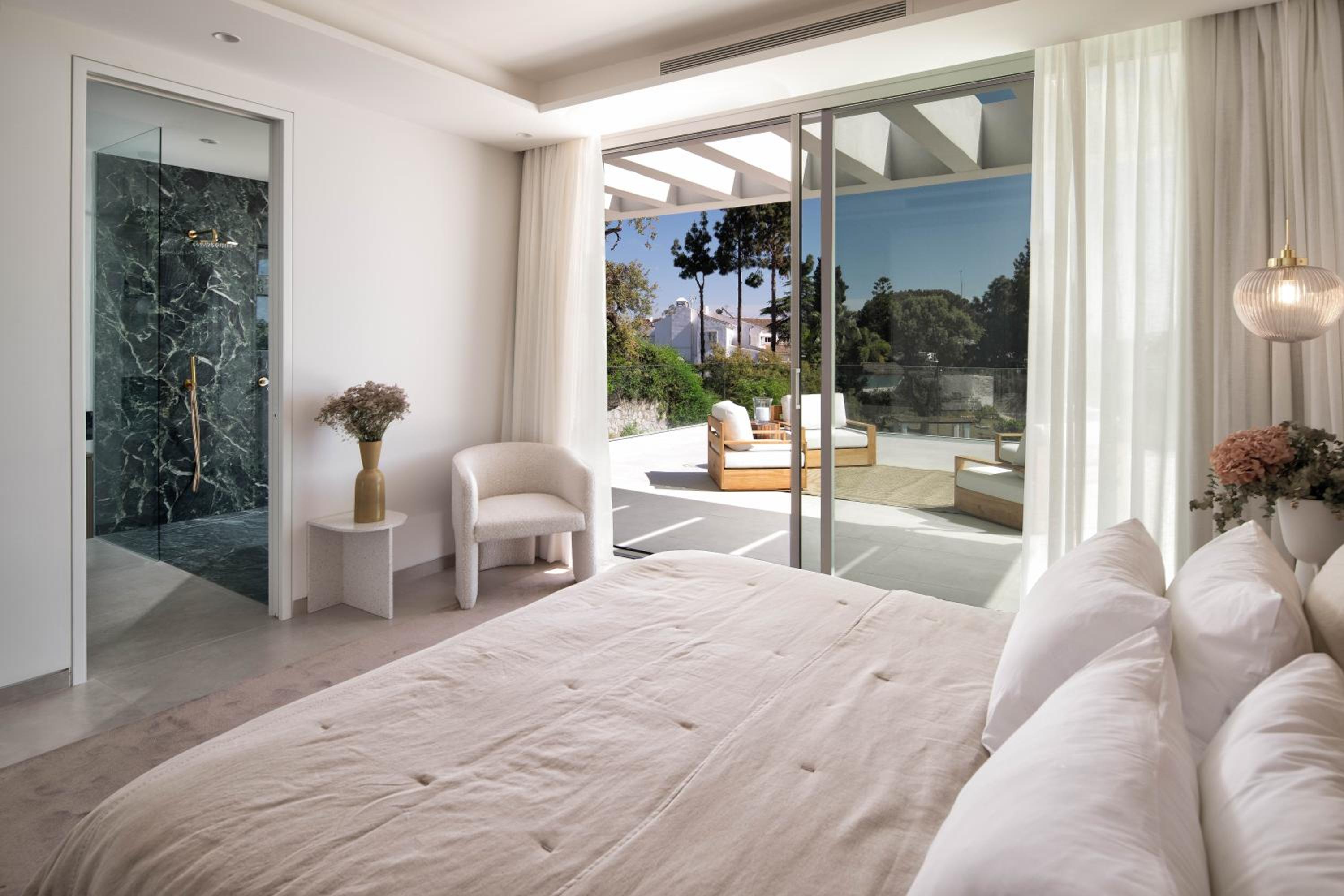 Luxury Villa Alma Pool, Garden & Parking