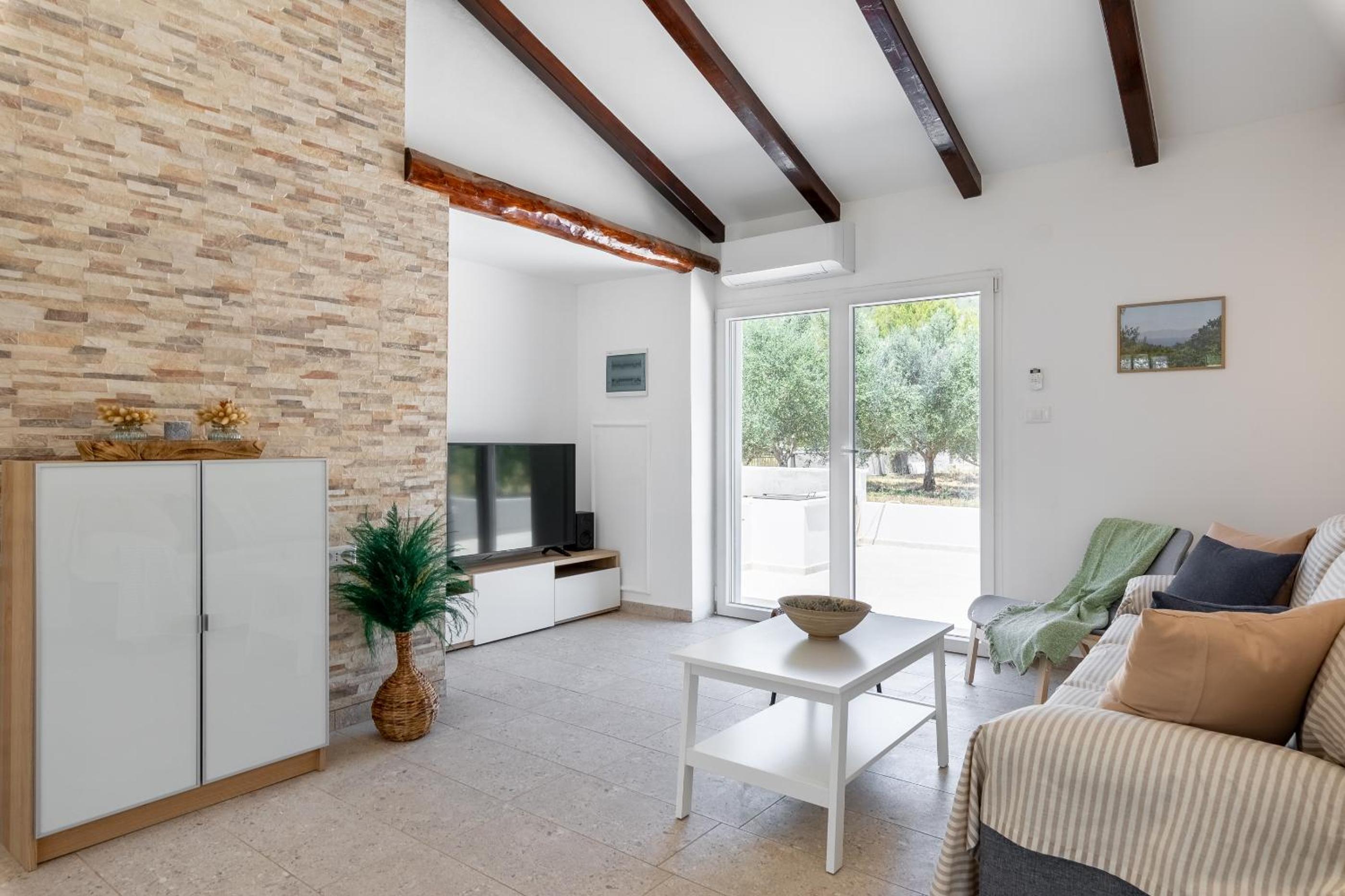 House Potirna view 5