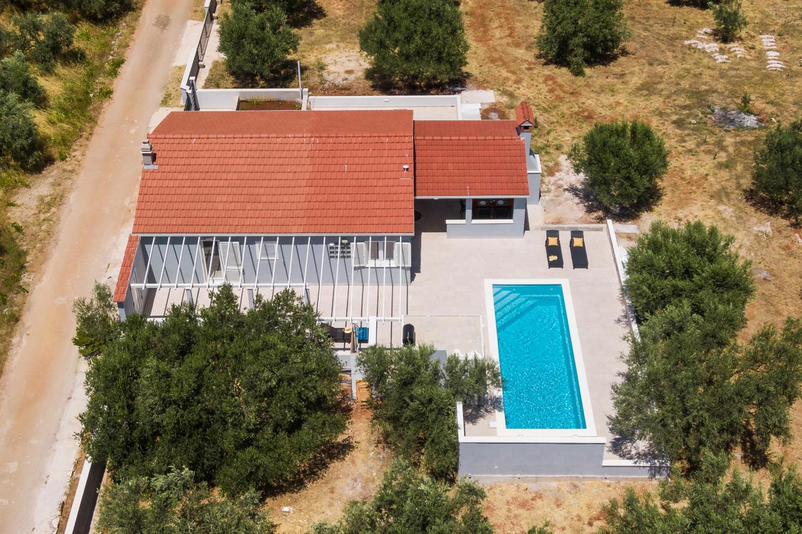 House Potirna view 2