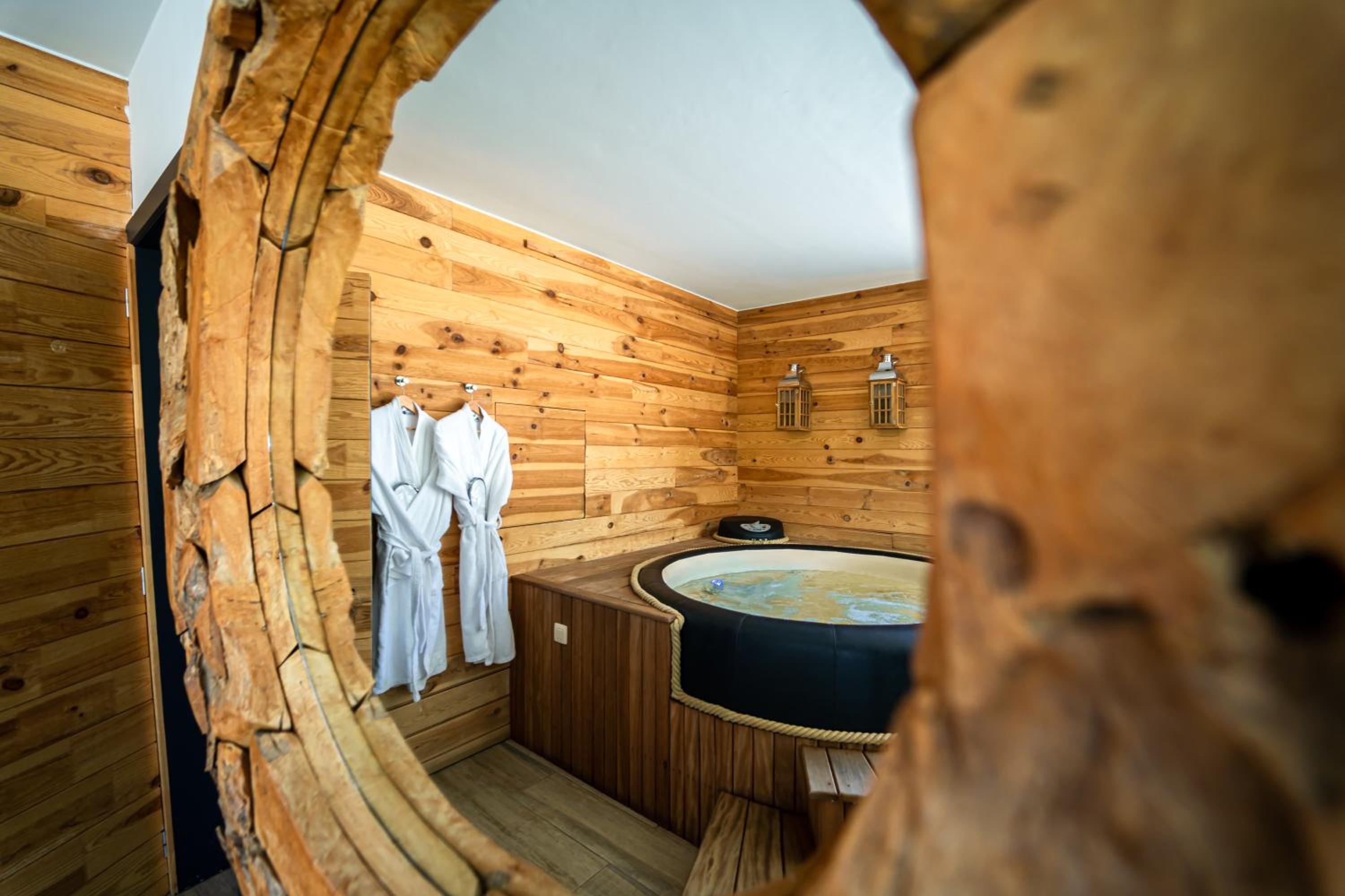 Le Fermage - logement avec piscine, sauna et jacuzzi