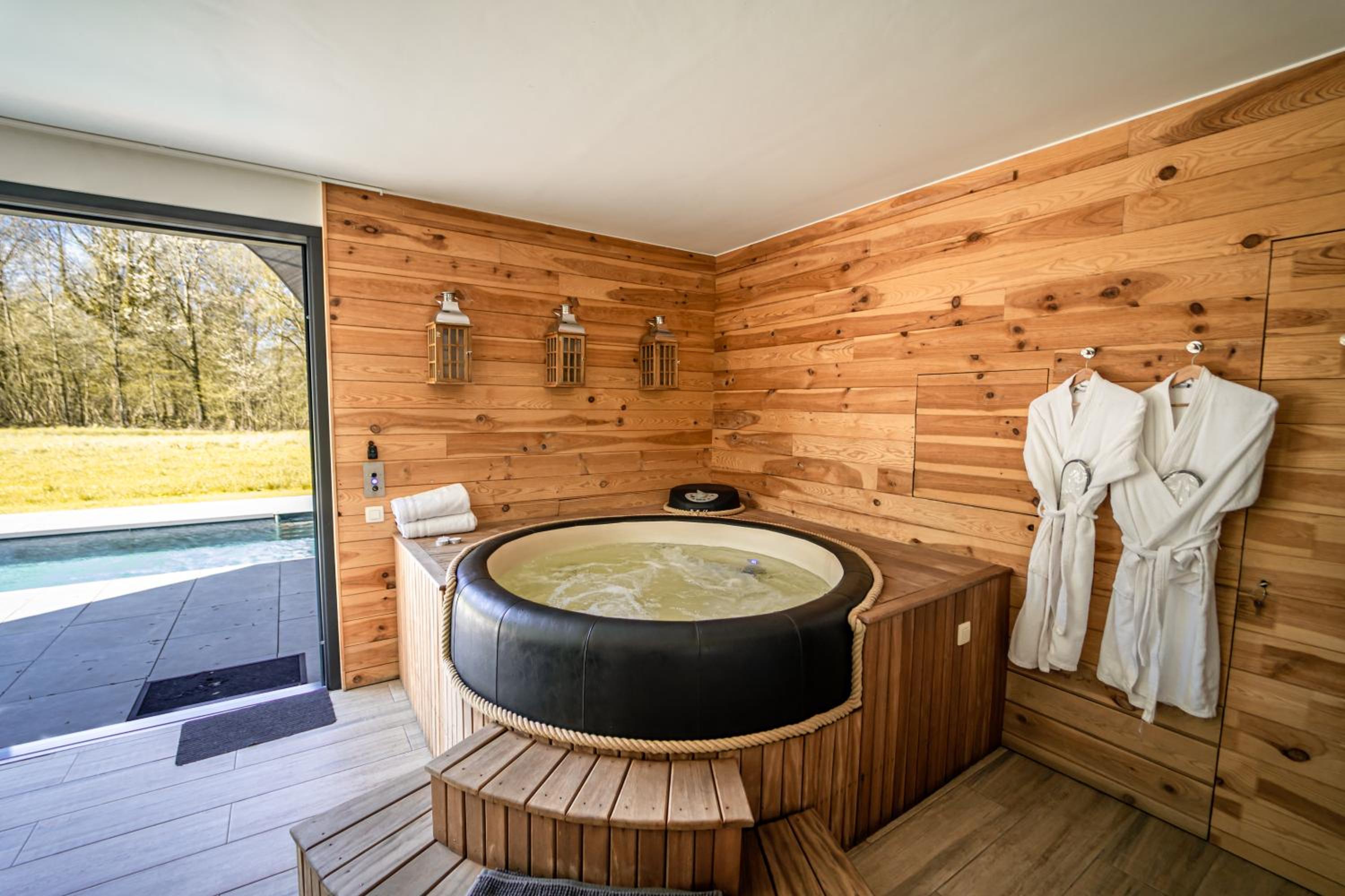 Le Fermage - logement avec piscine, sauna et jacuzzi