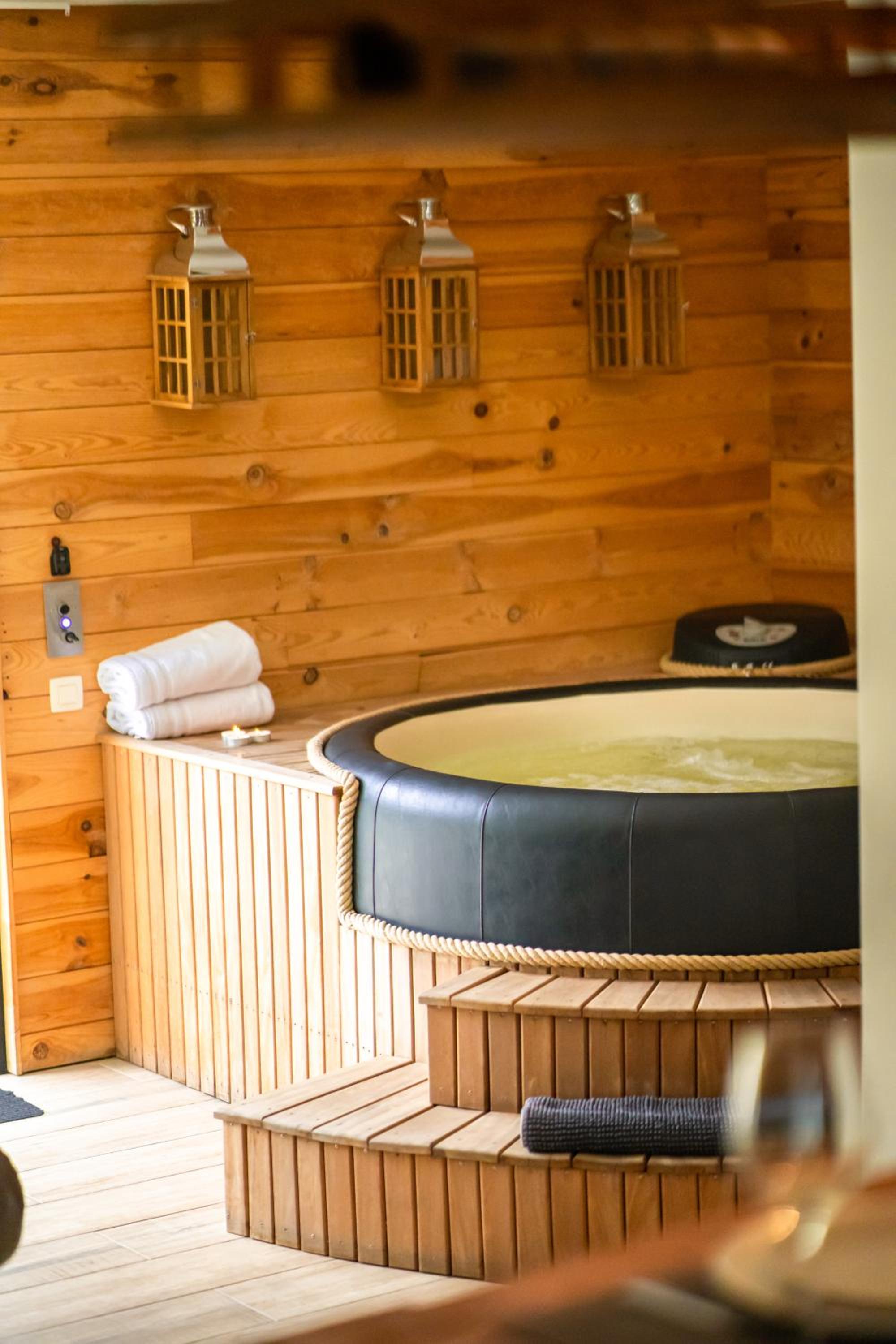 Le Fermage - logement avec piscine, sauna et jacuzzi