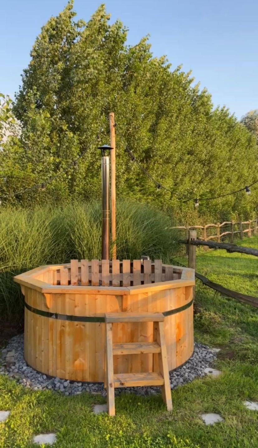 Cabin Margot with hot tub in private garden