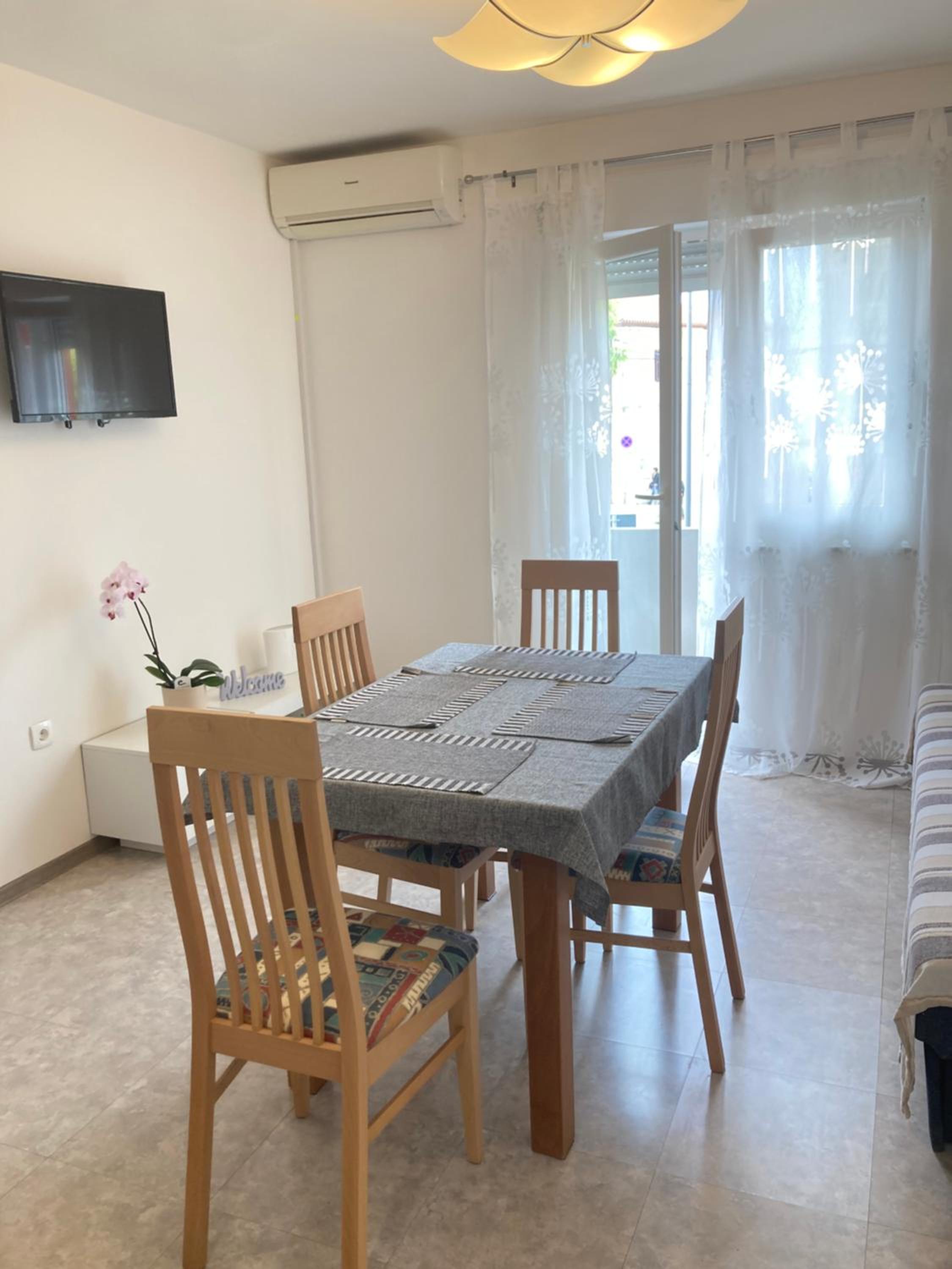 App Goga en Umag — dining