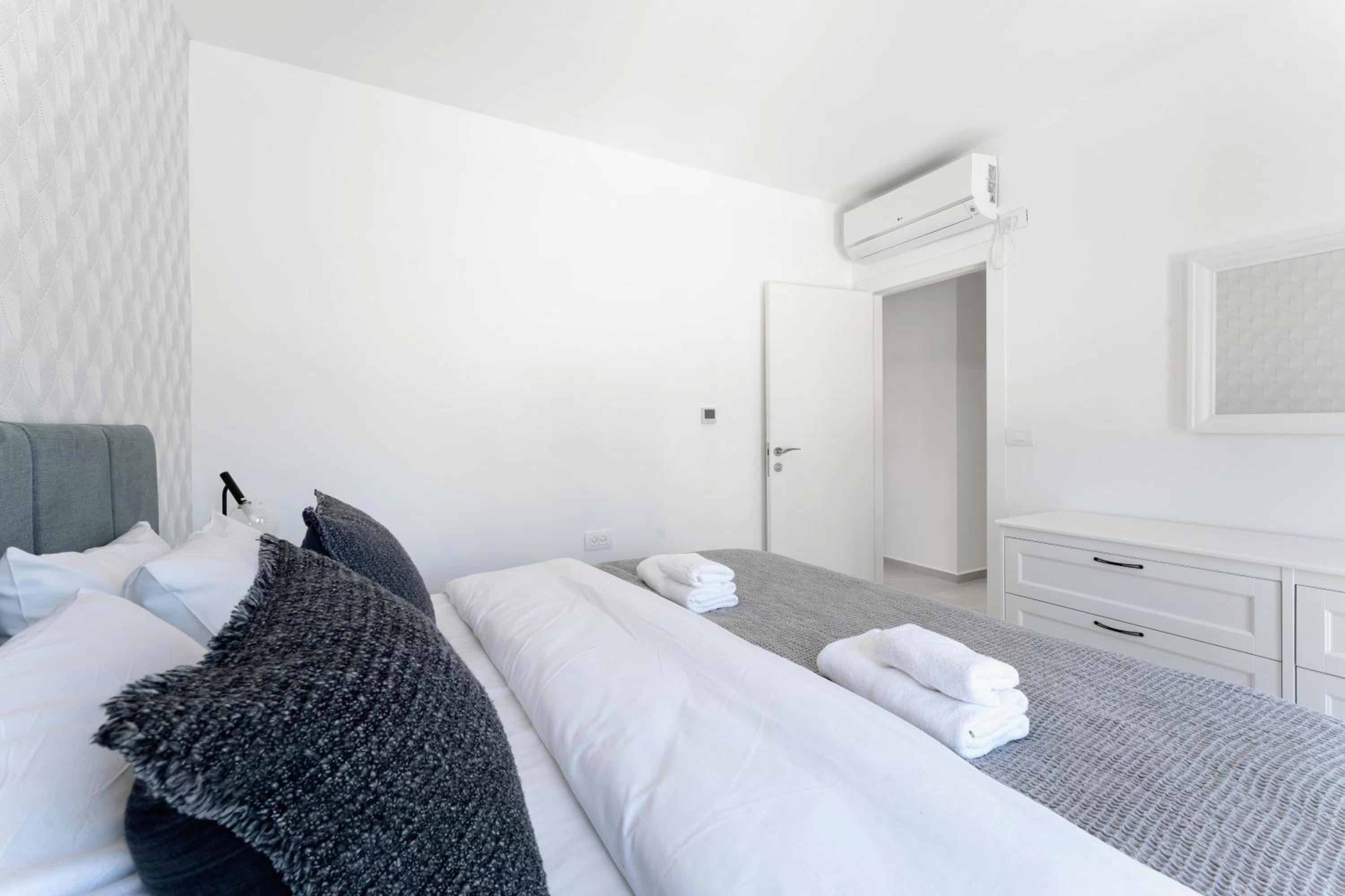 Holysuite Agripas