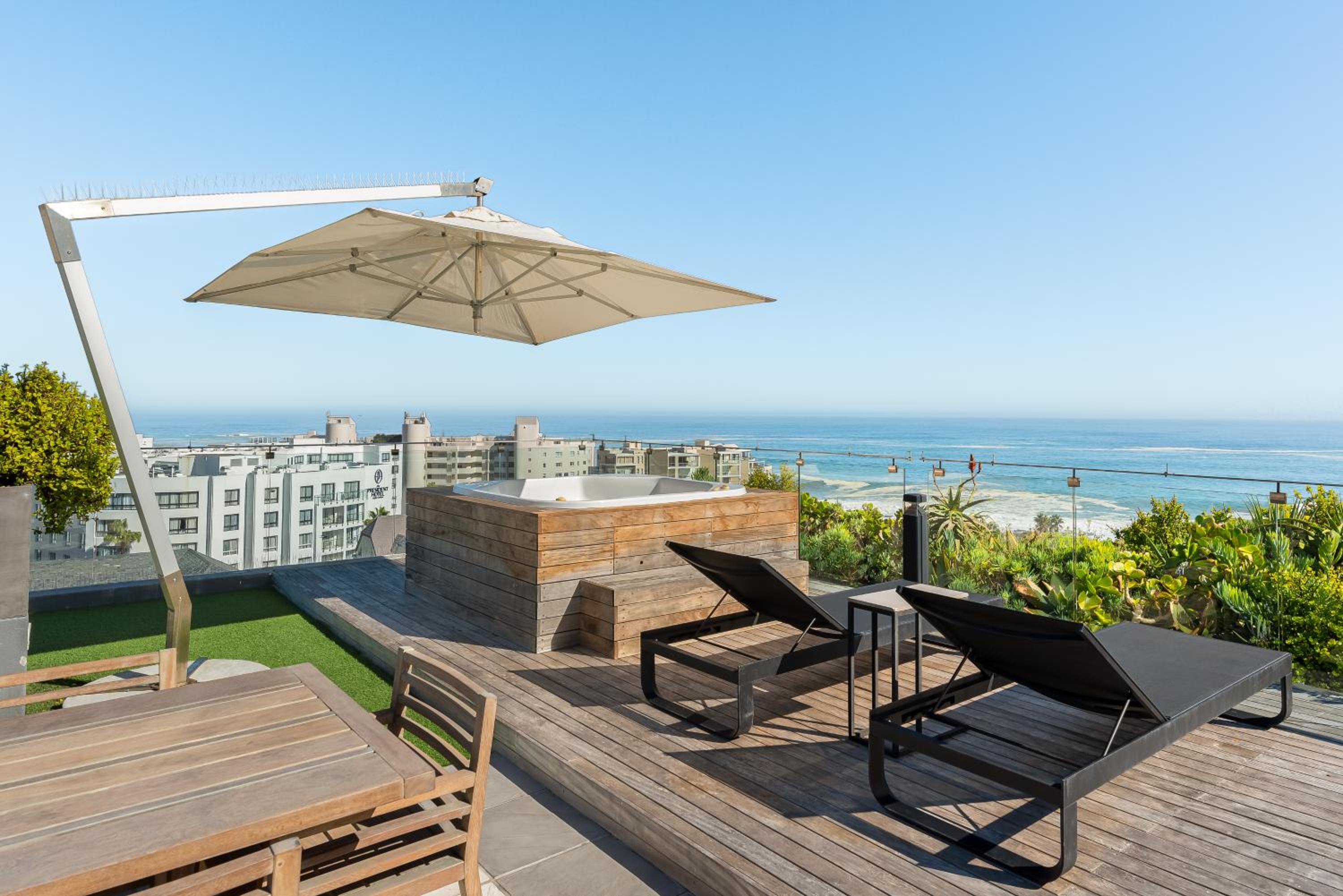 Cosmopolitan Apartments view 4