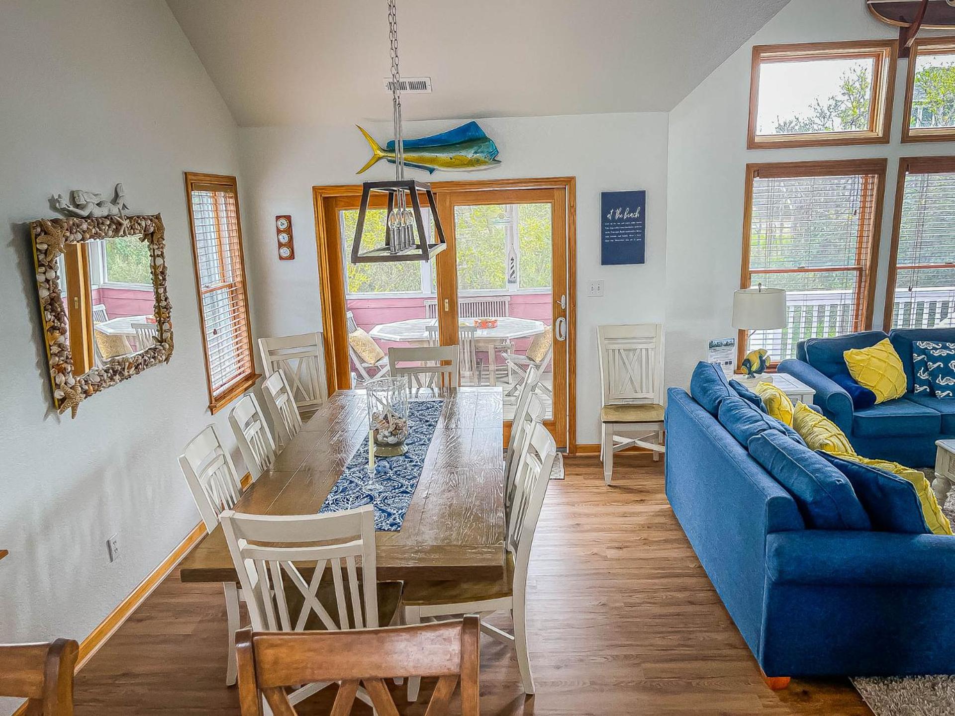 Raspberry Duck - Duck Landing, 525 Yds to Beach, Pool, Tiki Bar, Hot Tub, Close to Downtown