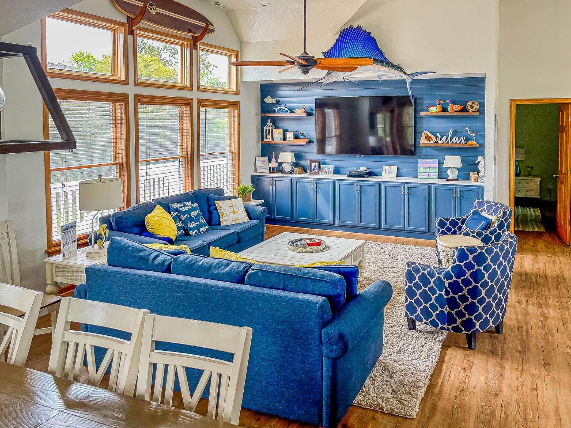 Raspberry Duck - Duck Landing, 525 Yds to Beach, Pool, Tiki Bar, Hot Tub, Close to Downtown