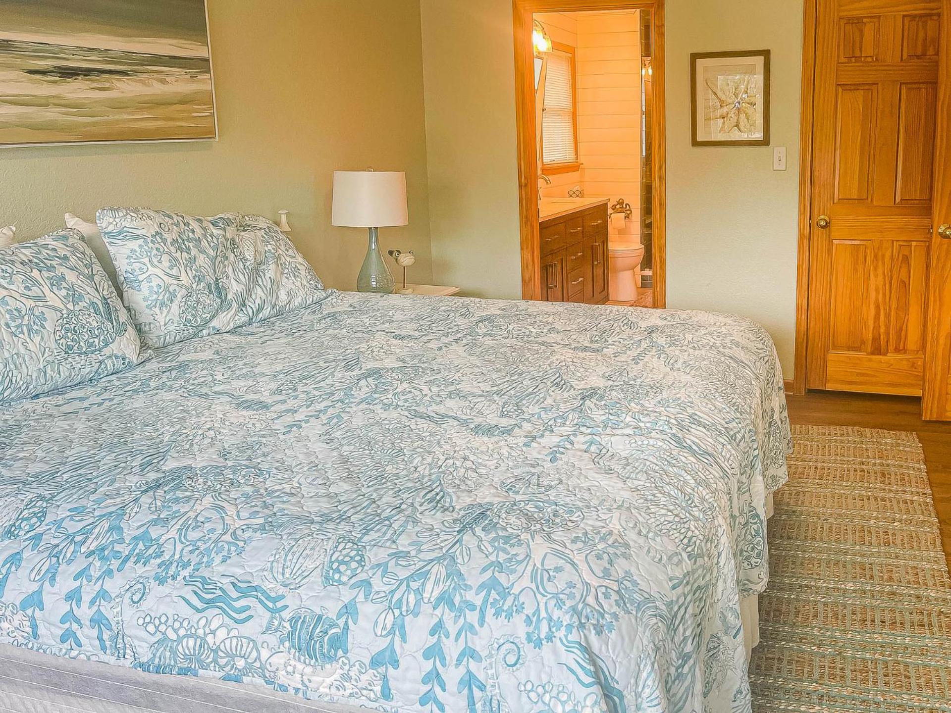 Raspberry Duck - Duck Landing, 525 Yds to Beach, Pool, Tiki Bar, Hot Tub, Close to Downtown