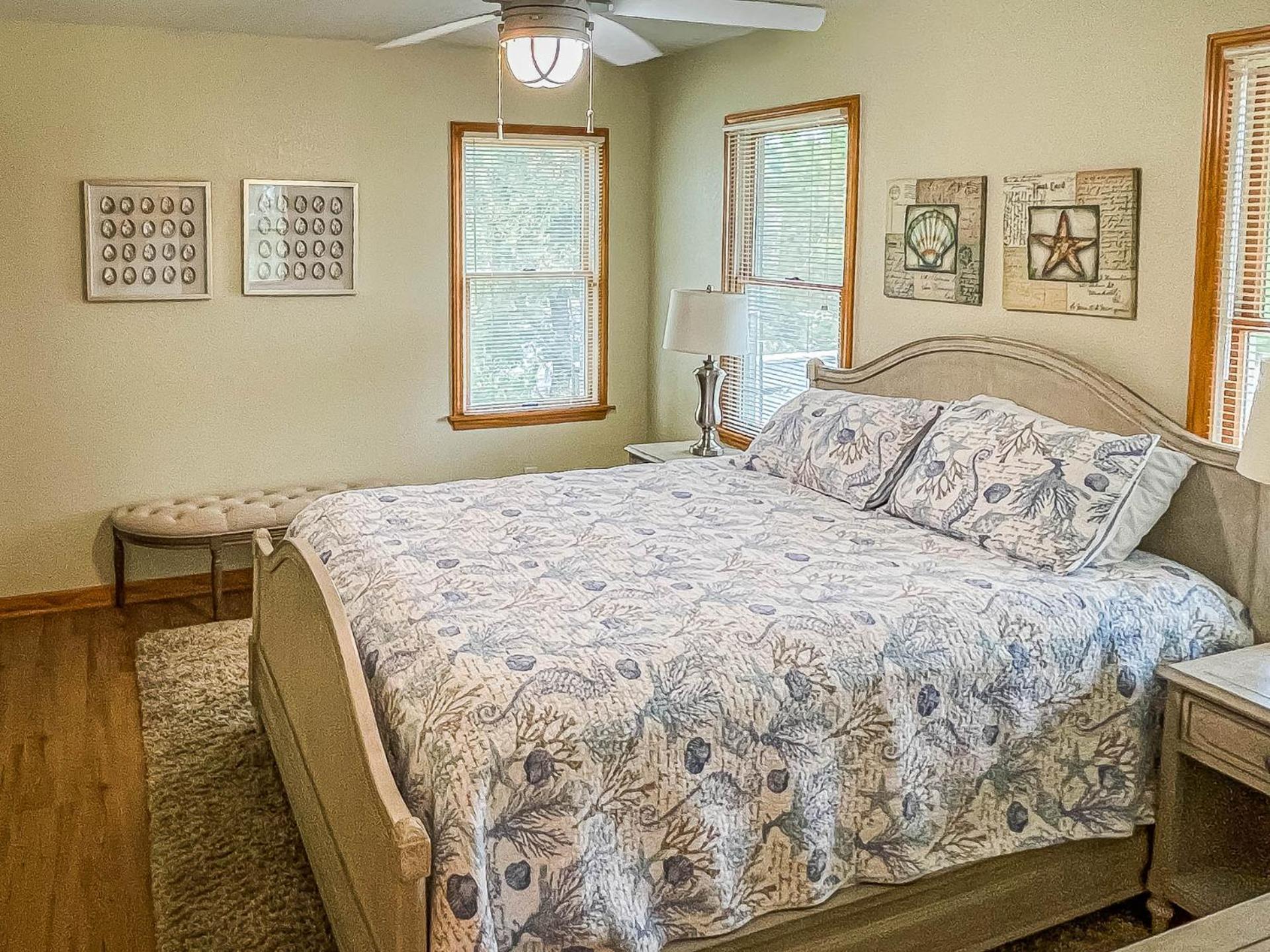 Raspberry Duck - Duck Landing, 525 Yds to Beach, Pool, Tiki Bar, Hot Tub, Close to Downtown