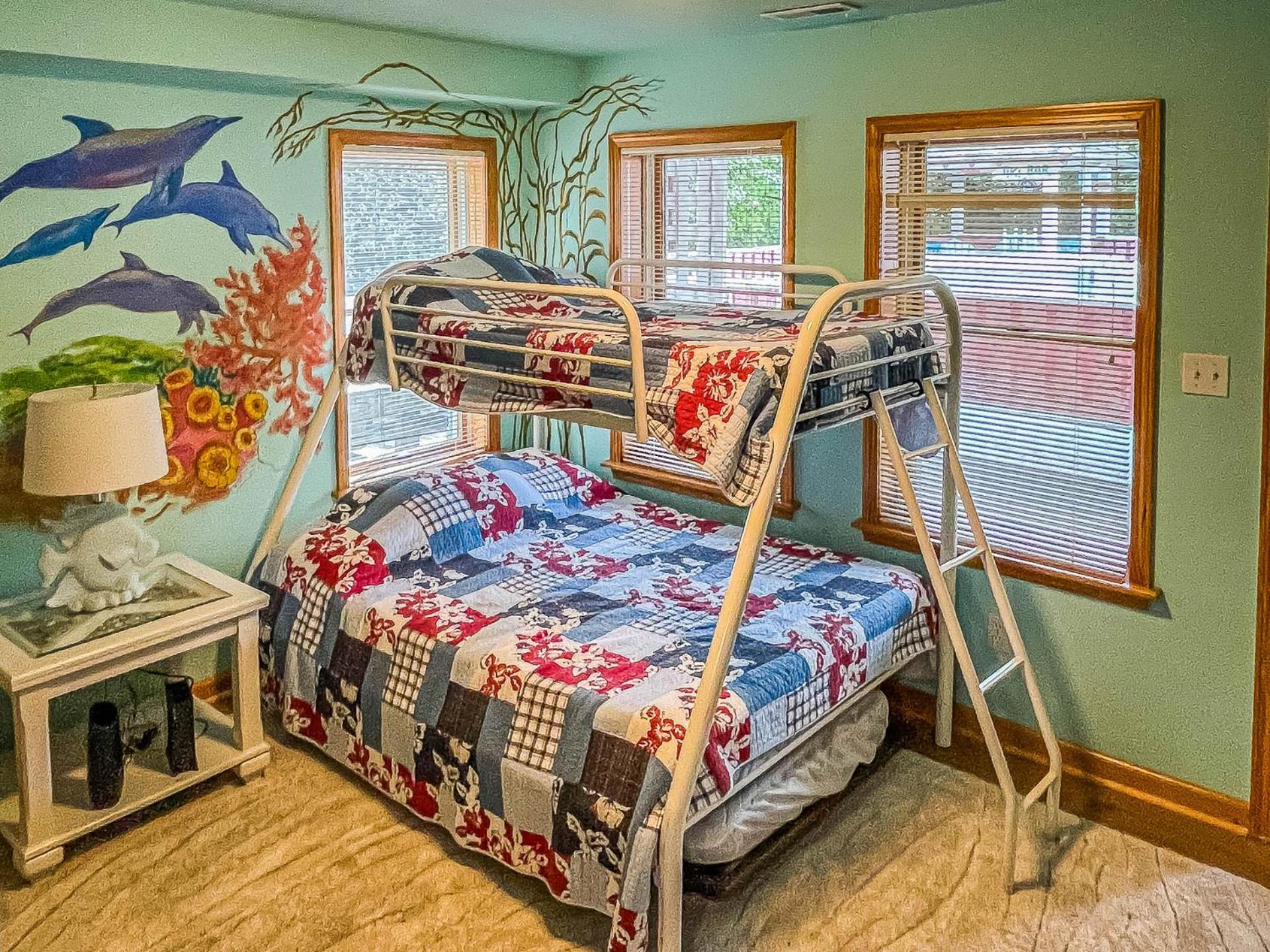 Raspberry Duck - Duck Landing, 525 Yds to Beach, Pool, Tiki Bar, Hot Tub, Close to Downtown