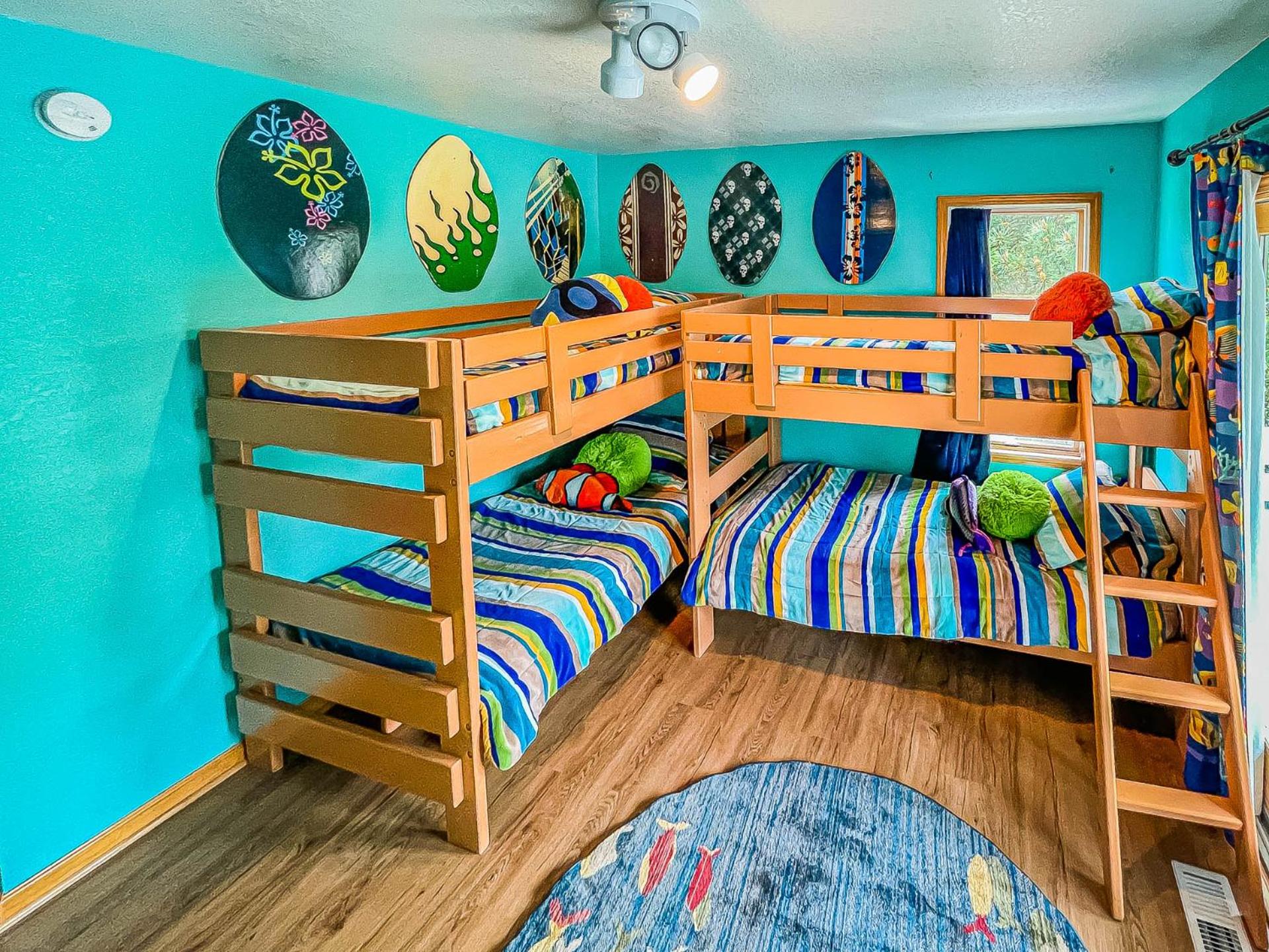 Raspberry Duck - Duck Landing, 525 Yds to Beach, Pool, Tiki Bar, Hot Tub, Close to Downtown