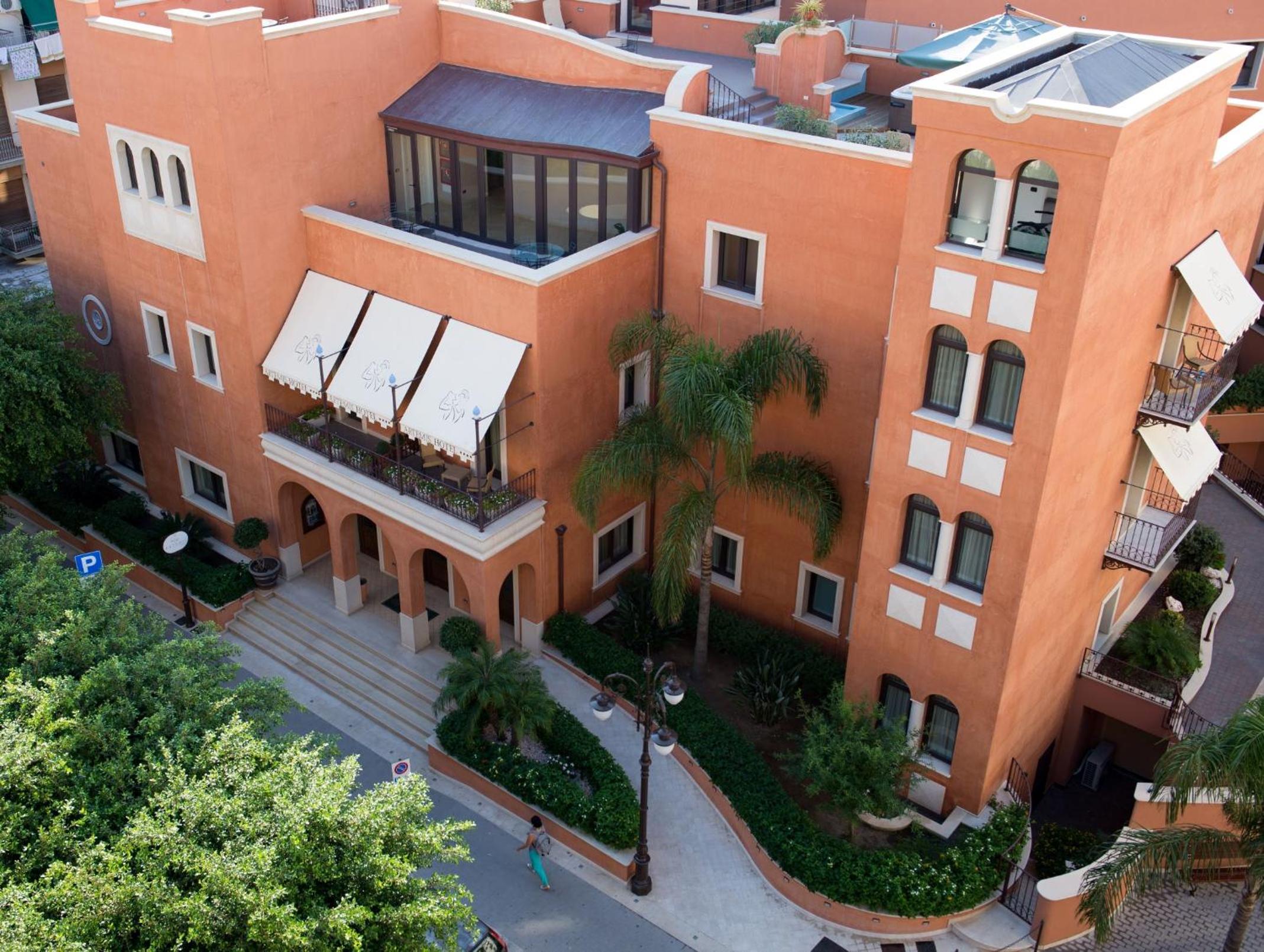 Hotel Artemis Hotel - Image 1